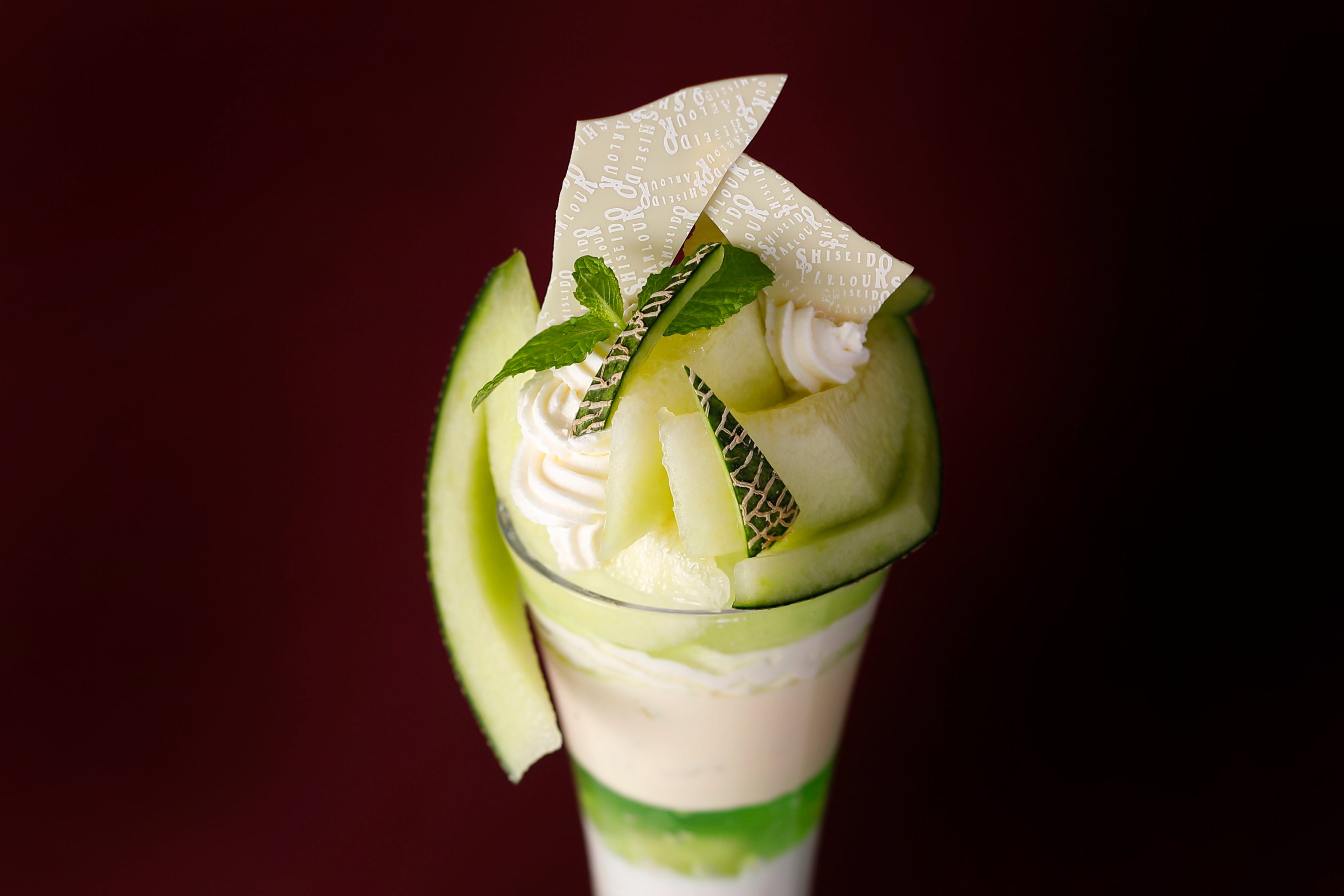 マスクメロンの王様と称される“クラウンメロン”を使用したパフェです。