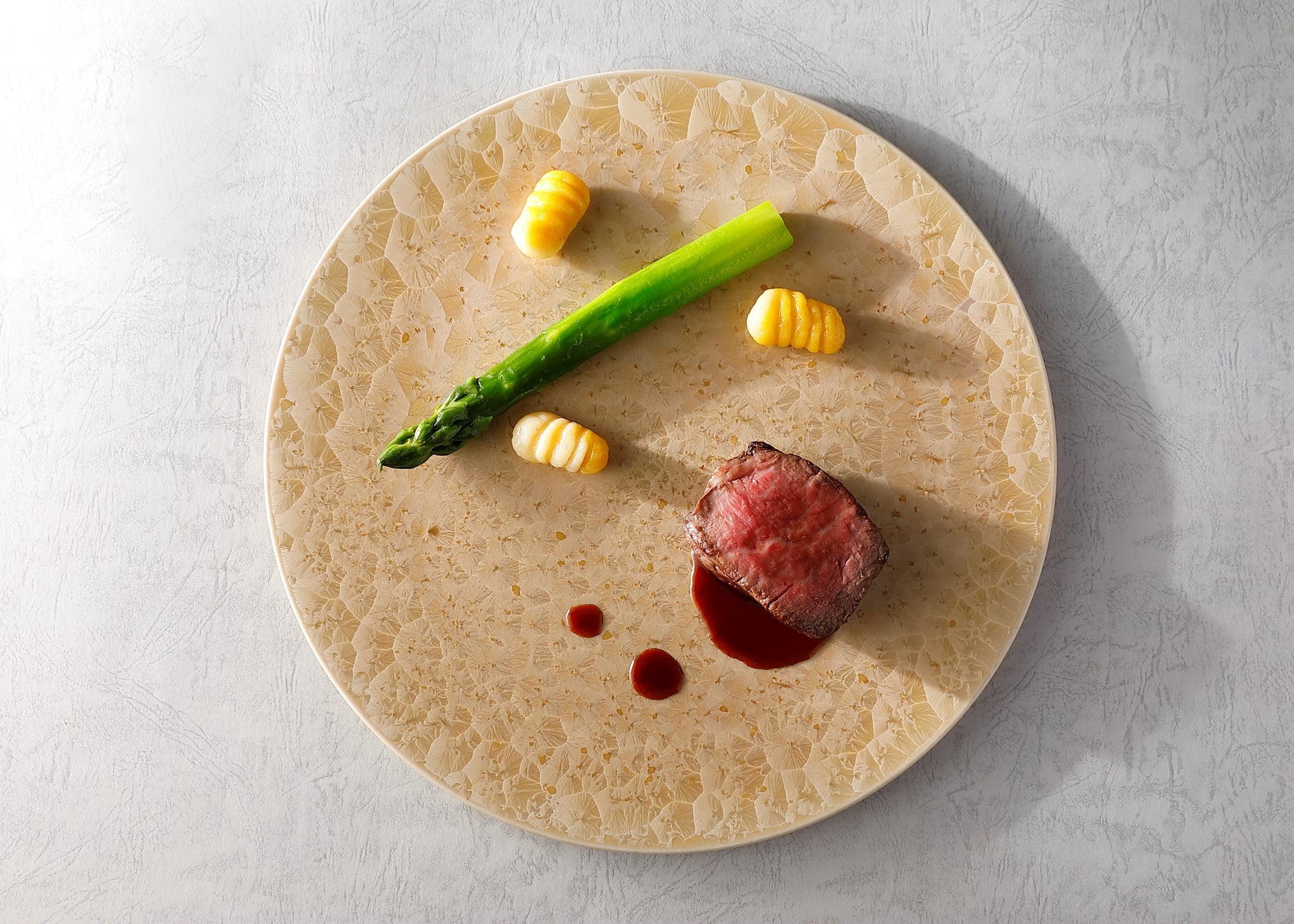 肉料理“黒毛和牛フィレ肉のステーキ 南瓜のニョッキ マデラ酒ソース”