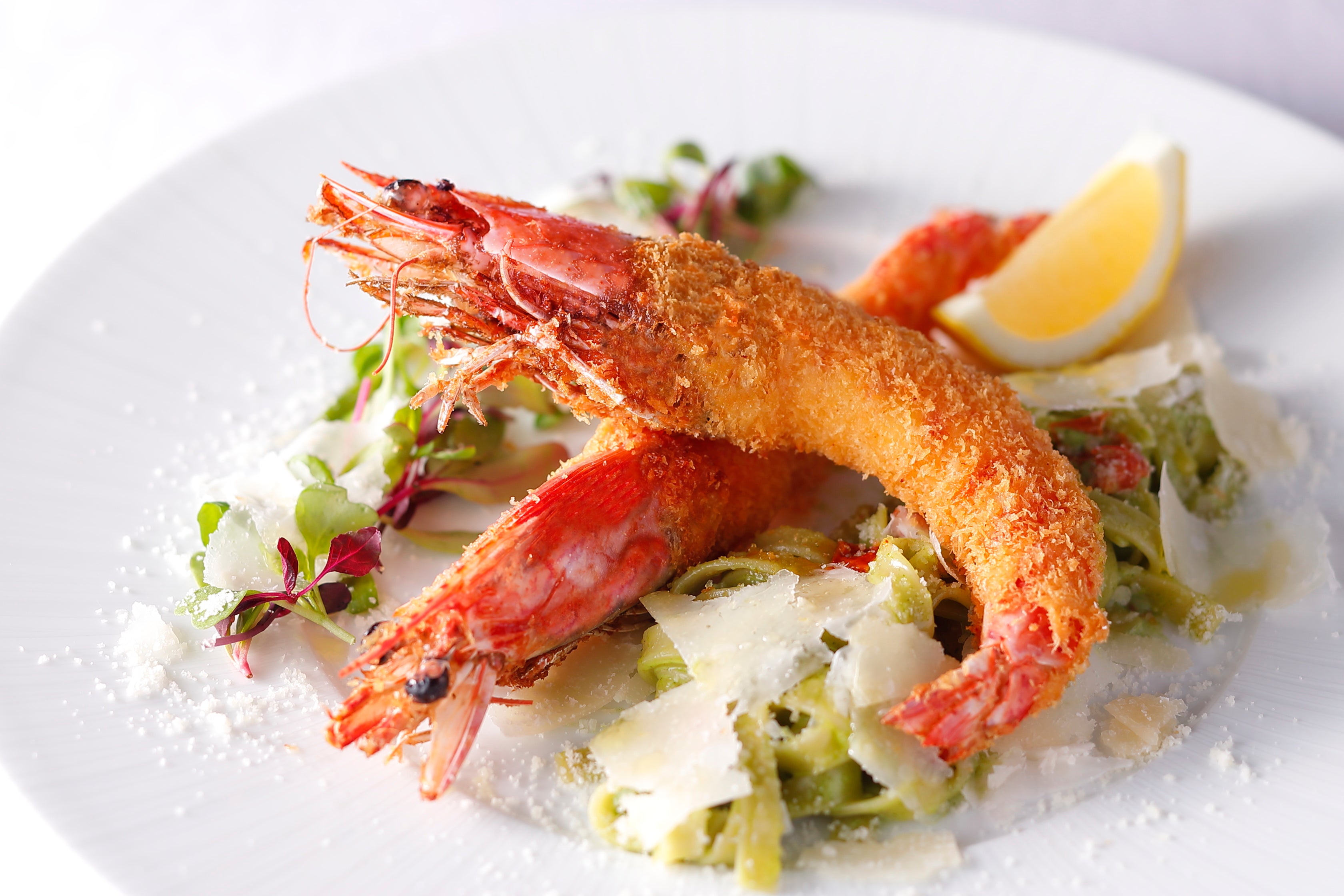 香り高く芳醇な甘味のある車海老を自家製タルタルソースでお召し上がりください。