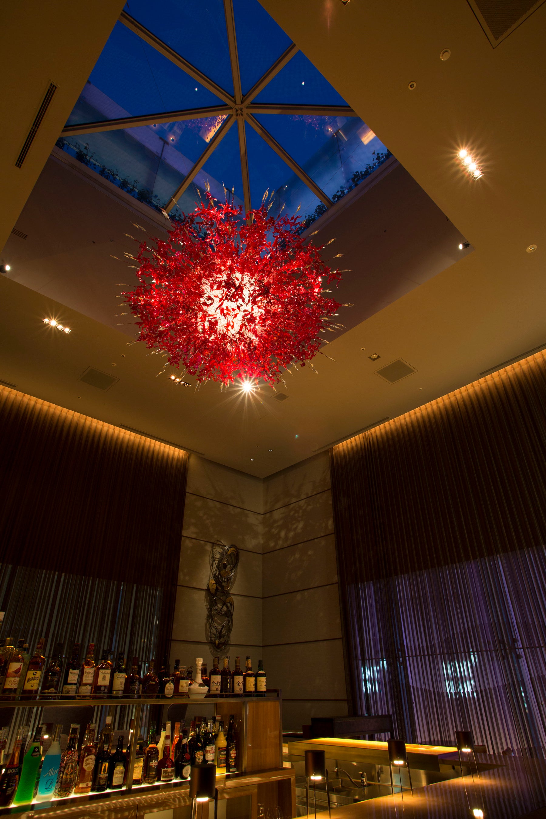 銀座資生堂ビルの最上階にある「BAR S」。