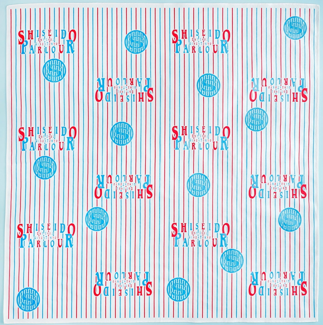 サイズは約60×60cm、素材は綿100%でできています。