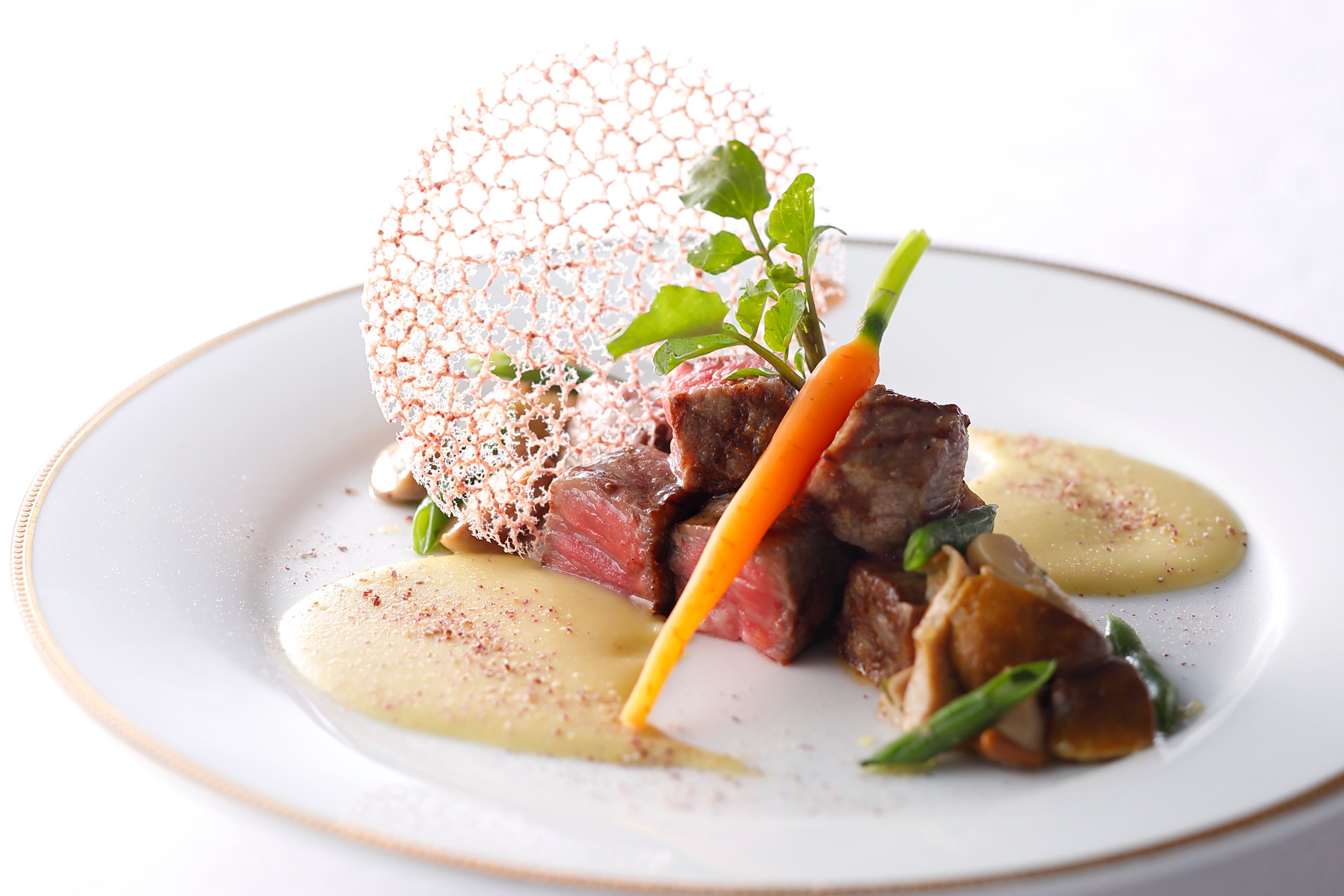 “八甲田牛”モモ肉のグリル　ぶどう山椒香るフォン・ドヴォーソース