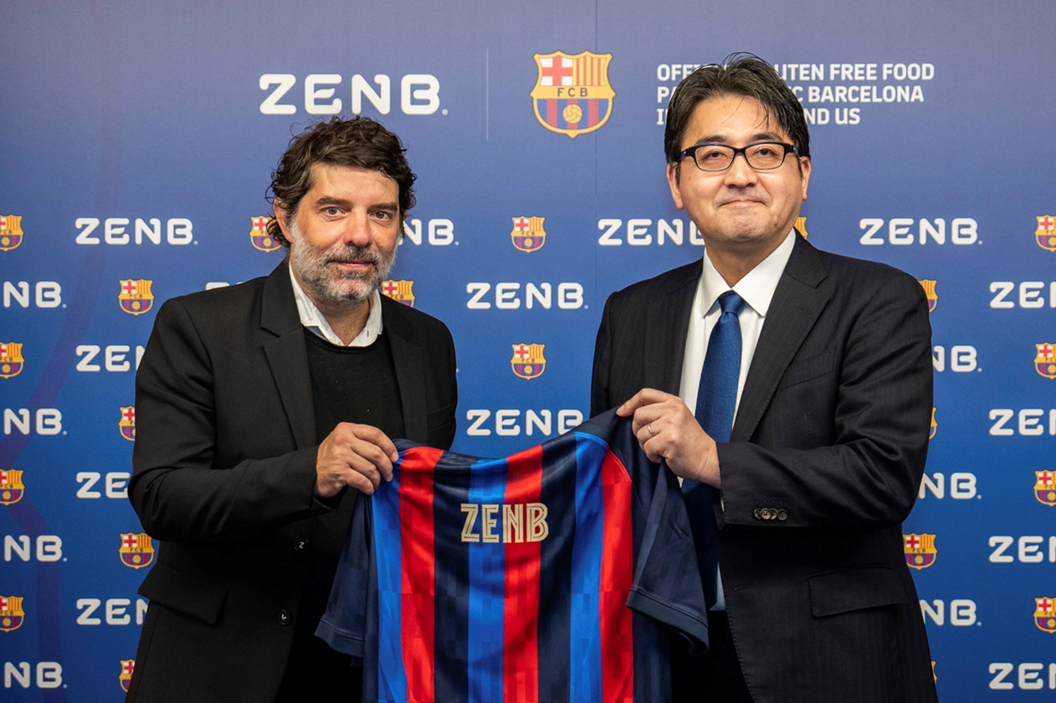 写真左：FCバルセロナ ジュリ・グジュ マーケティングエリア副会長、写真右：株式会社ZENB JAPAN 代表取締役社長 濱名誠久