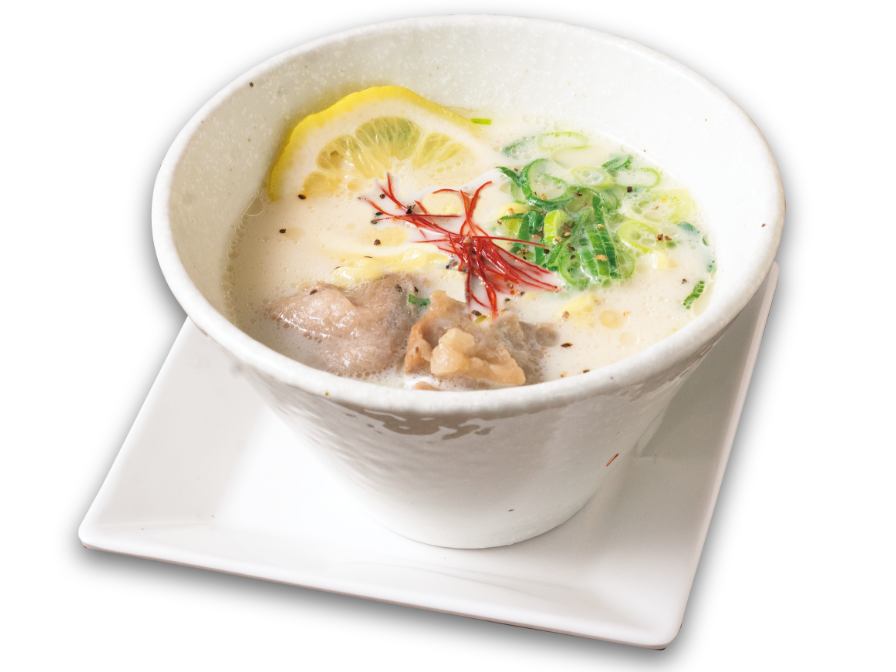 「コムタンラーメン」牛の旨みがたっぷりのラーメン。爽やかなレモンとの相性は抜群。