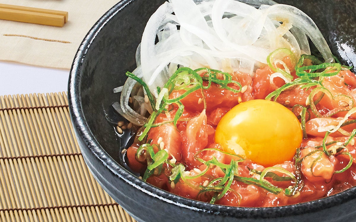 サーモンのユッケ仕立て