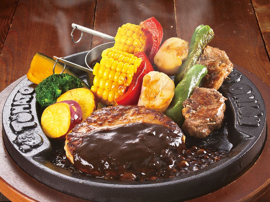 “濃厚”クリームチーズINハンバーグ＆秋のスペシャルBBQ串1本1,499円(税込1,649円)、2本1,899円(税込2,089円)