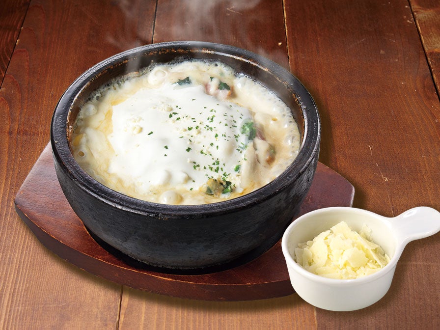 石焼溶岩パスタ ～濃厚チーズ＆クリーム～　1,099円(税込1,209円)