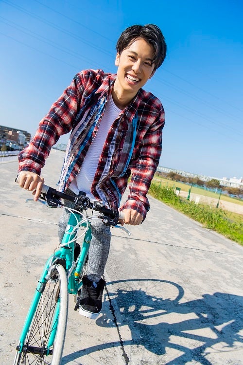 沢城千春ファースト写真集「しゃべらなきゃイイ男」（東京ニュース通信社刊）