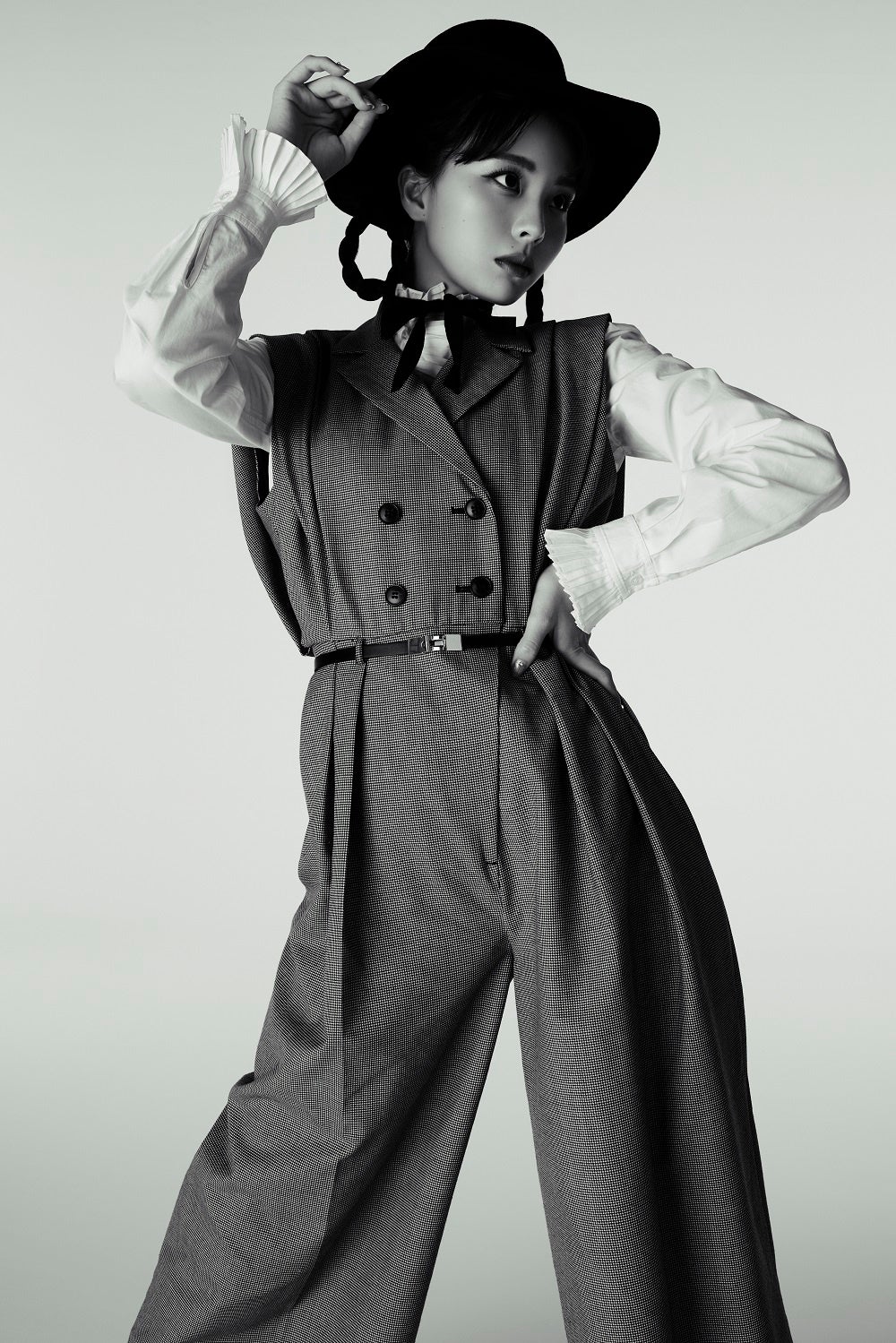 「川口ゆりな2022.04-2023.03カレンダーブック」(東京ニュース通信社刊)