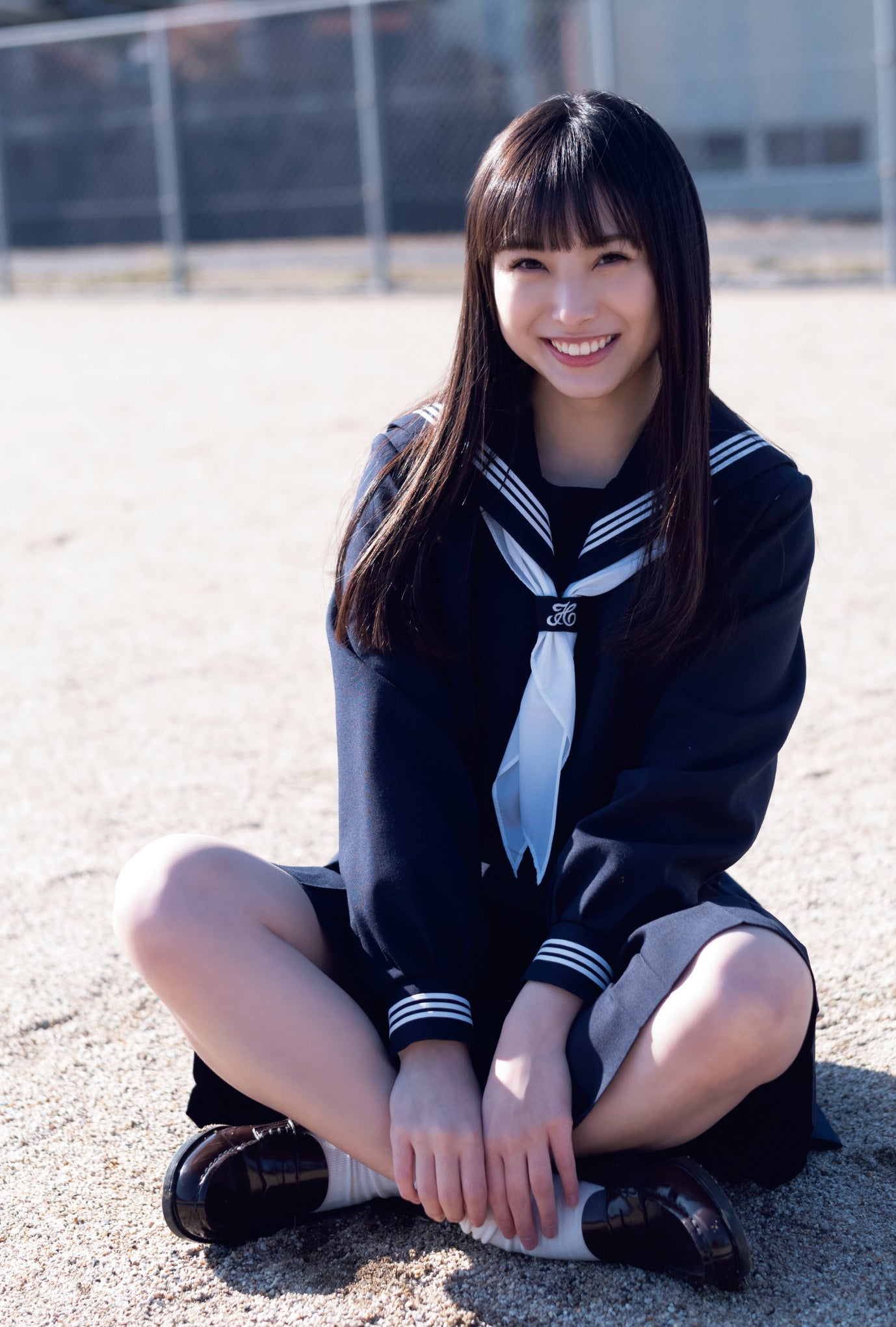 ❗️新品未開封❗️ 卒業10th 私立清華女子高等学校卒業生名簿 BOXトレカ B.L.T.graduation2022高校卒業／中学卒業」表紙解禁!! 乃木坂46・岩本