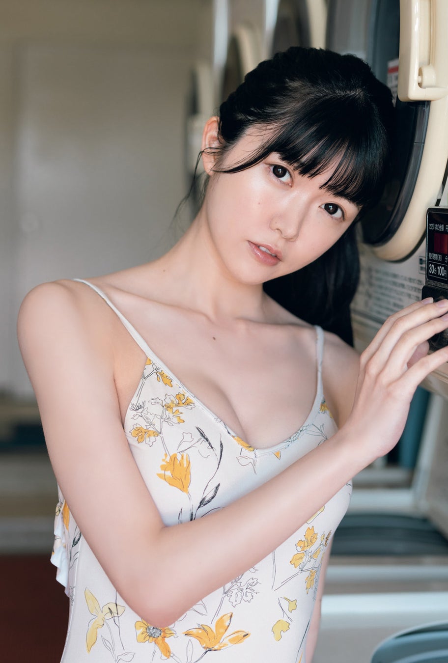 「B.L.T.2022年8月号」ローソンエンタテインメント購入特典ポストカード【小野寺梓(真っ白なキャンバス)】