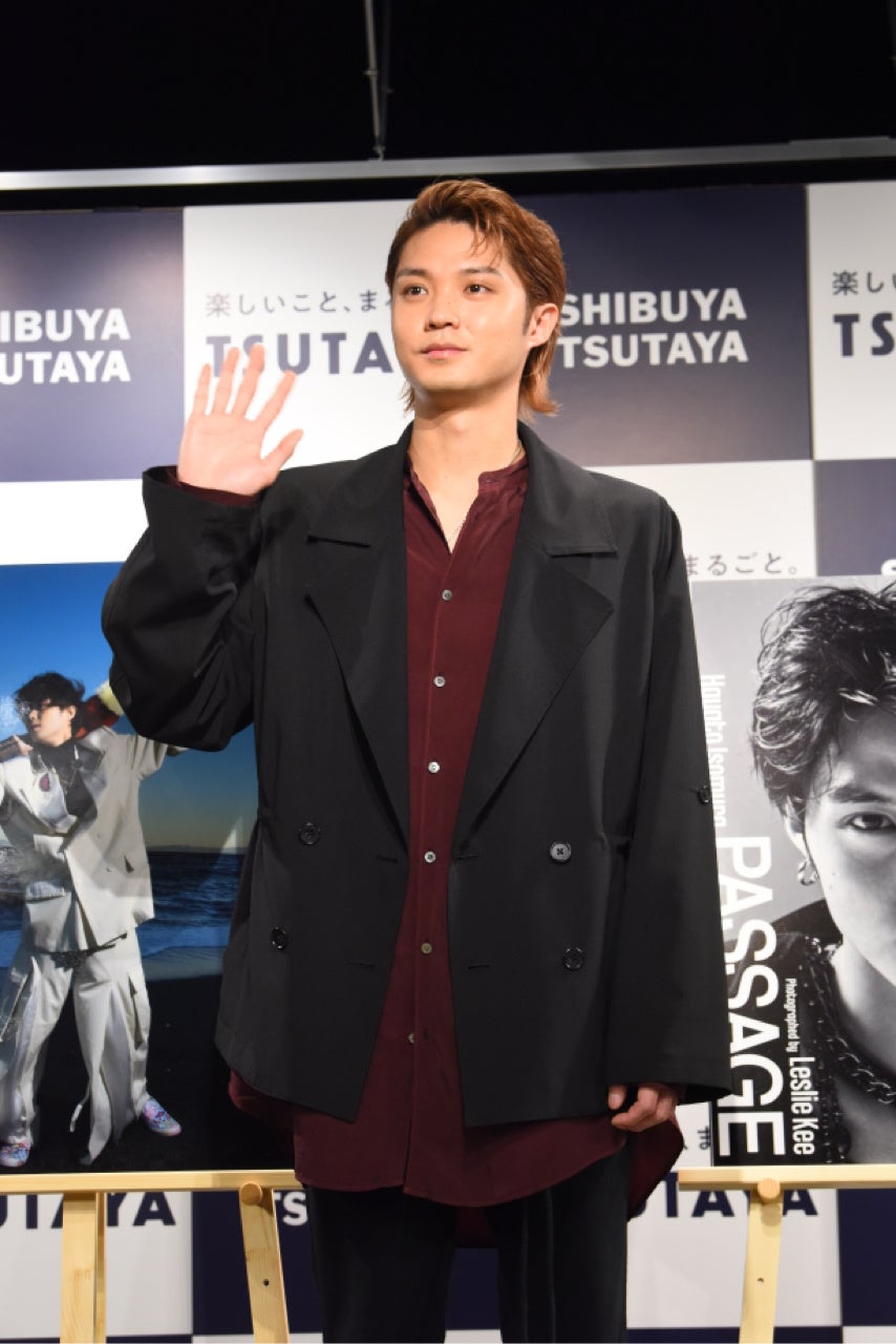 磯村勇斗写真集「PASSAGE」(東京ニュース通信社刊)