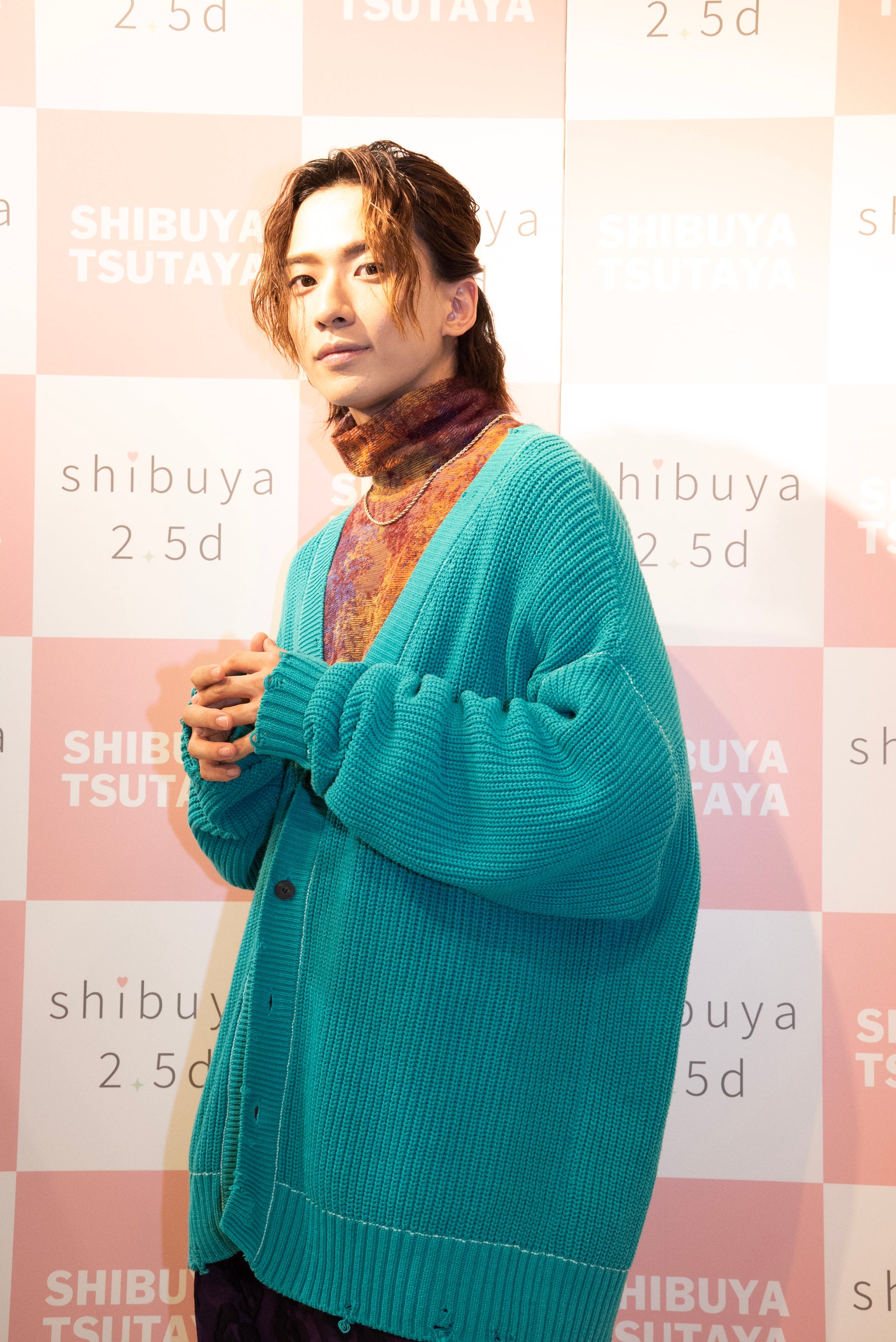 「吉高志音2023カレンダーブック」(東京ニュース通信社刊)