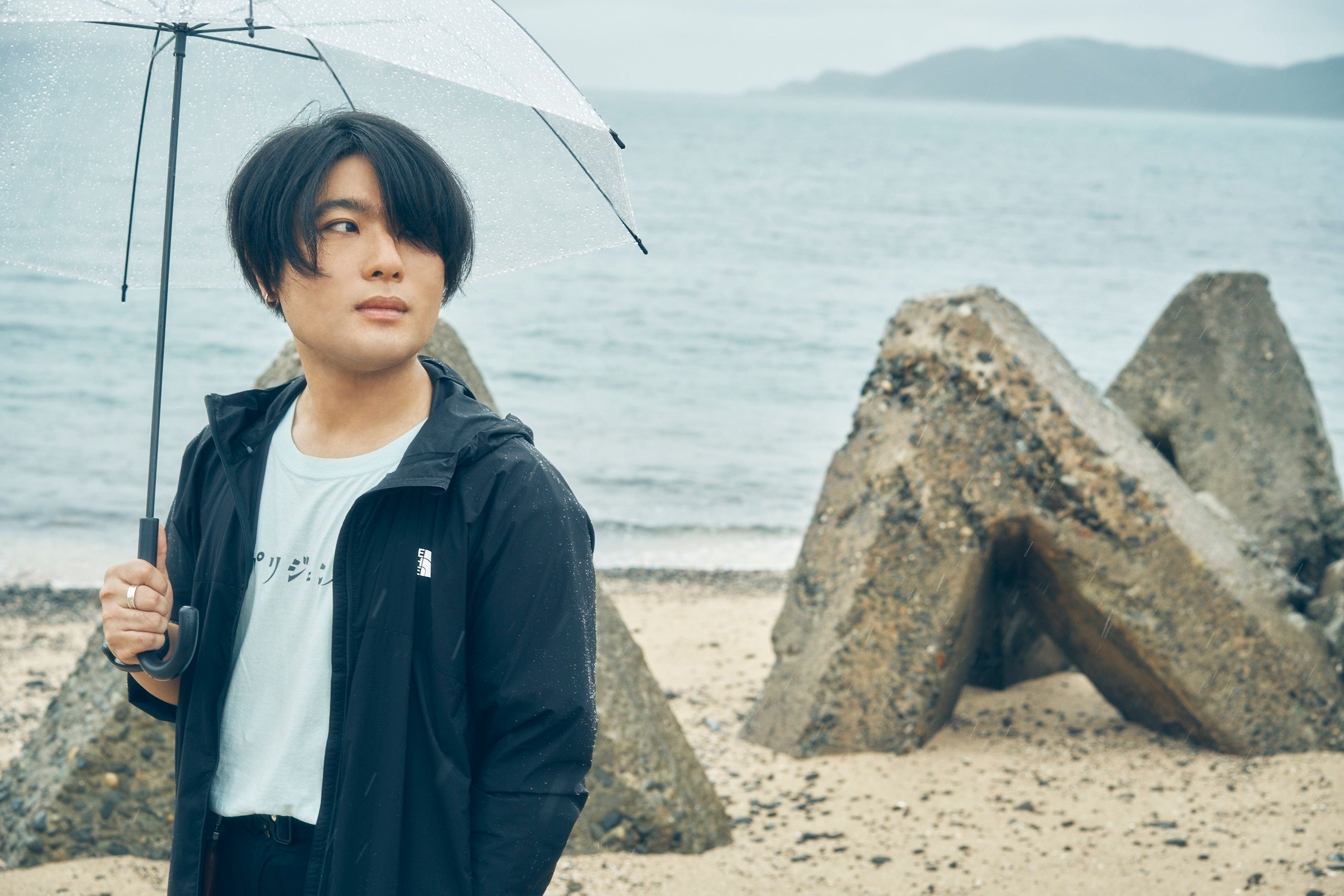 「マカロニえんぴつ 10th ANNIVERSARY BOOK —マカロニくろにくる—」（東京ニュース通信社刊）