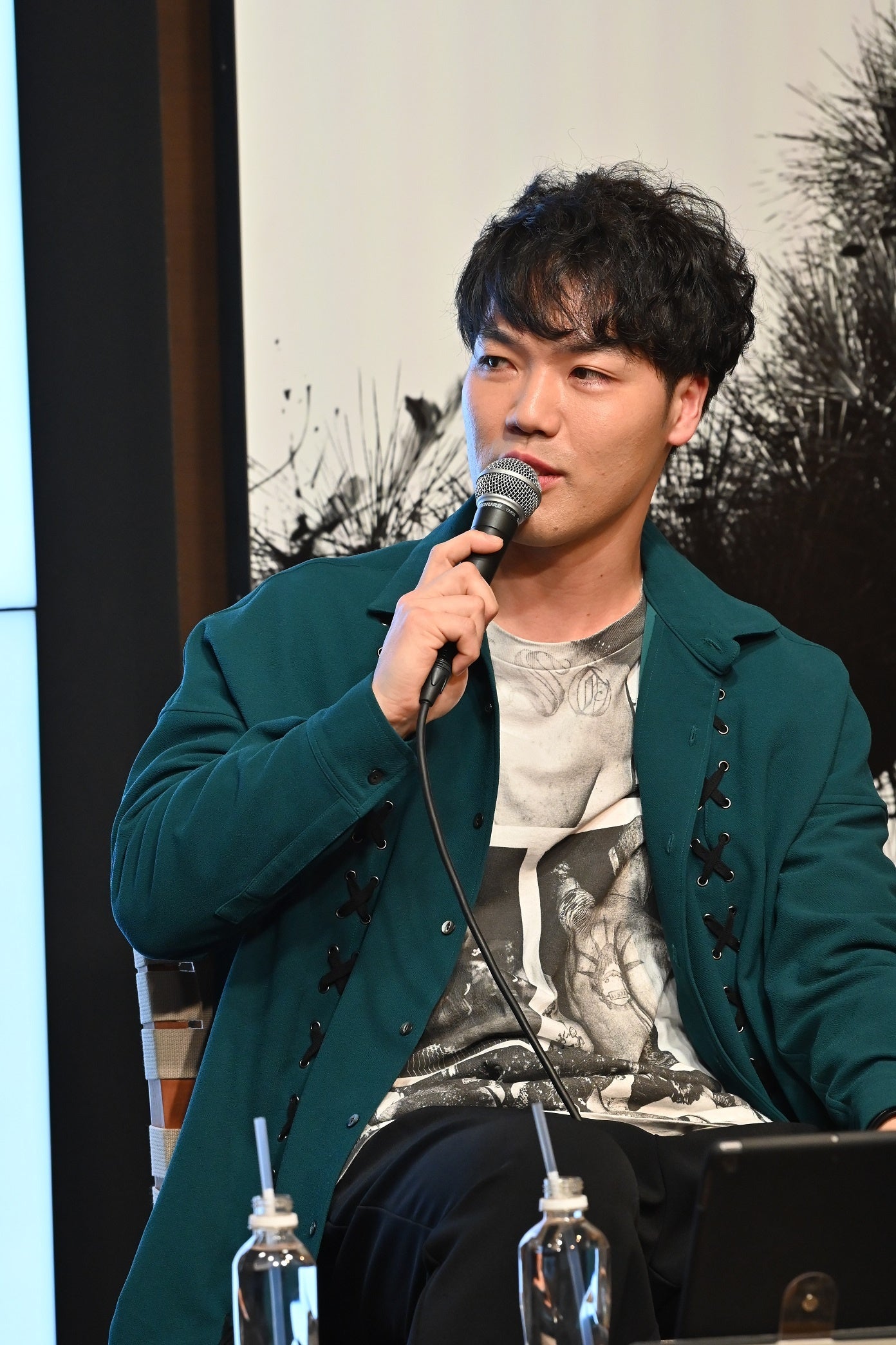 「マカロニえんぴつ 10th ANNIVERSARY BOOK —マカロニくろにくる—」（東京ニュース通信社刊）