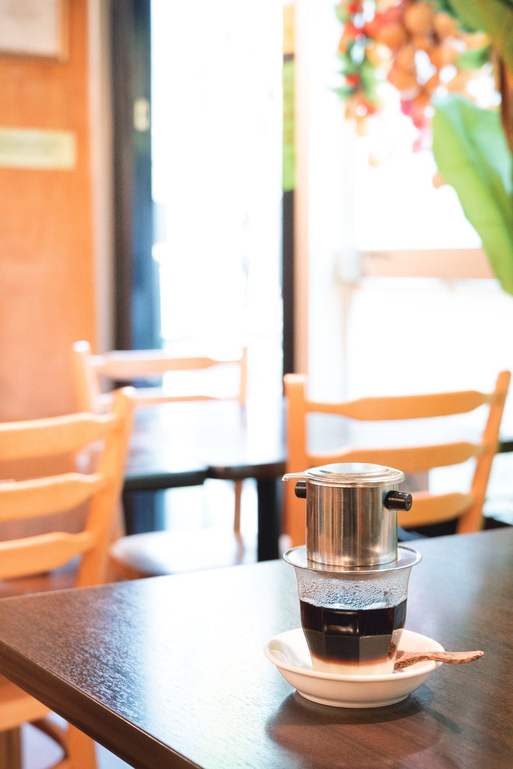 ベトナムコーヒーの淹れ方や、食材や調味料などの紹介も。読み応えたっぷりのコラムも掲載