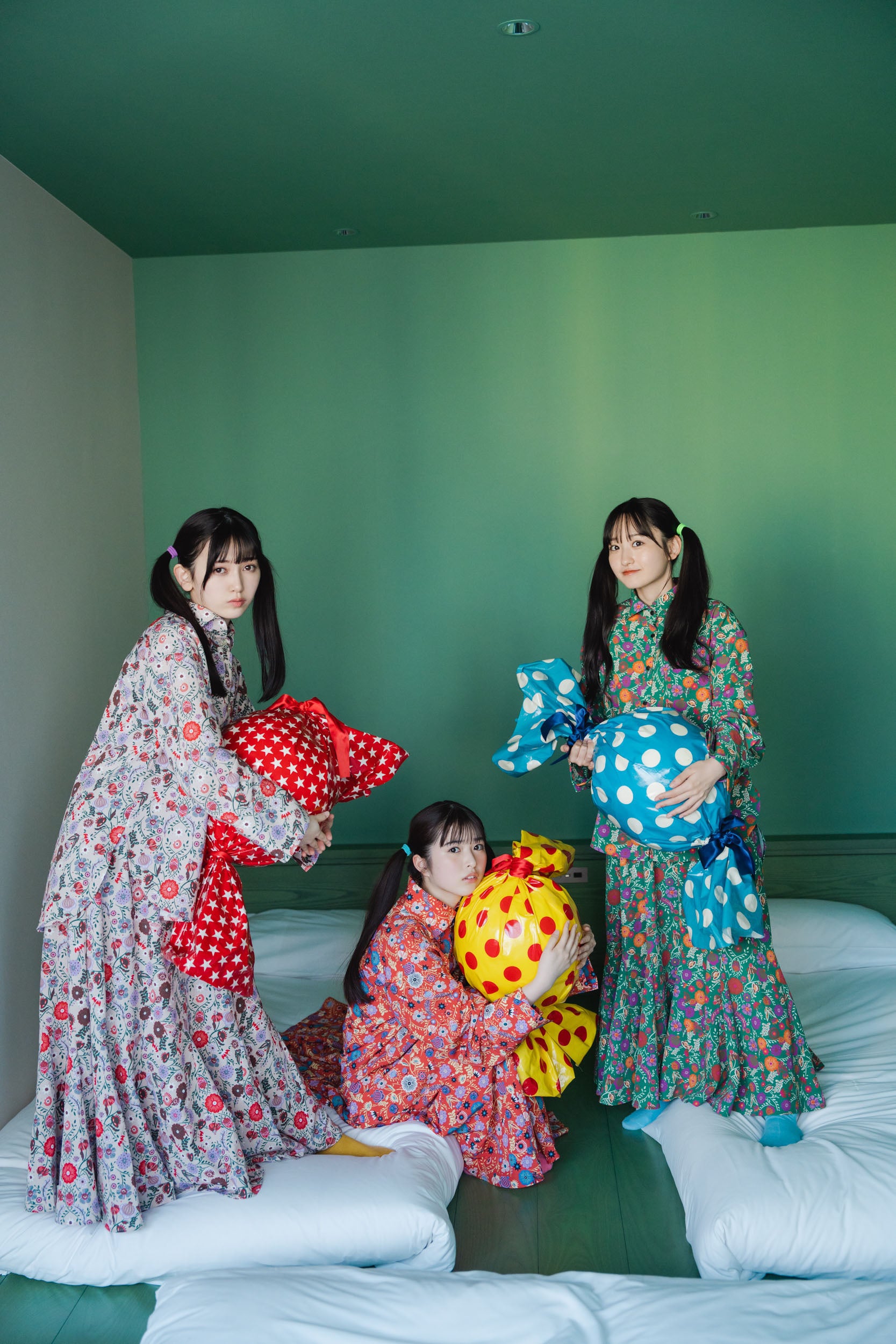 ファンタスティックな“あやみくぱん”がツインテール姿で表紙に登場