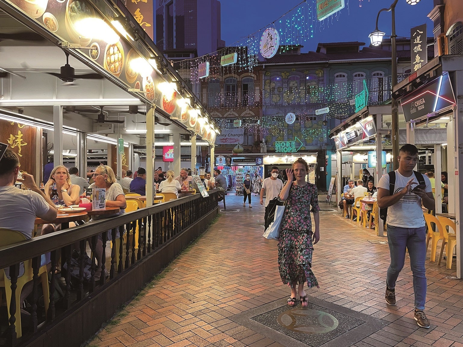 「現地在住日本人ライターが案内する　大人のシンガポール旅」著／芳野郷子（東京ニュース通信社発行）