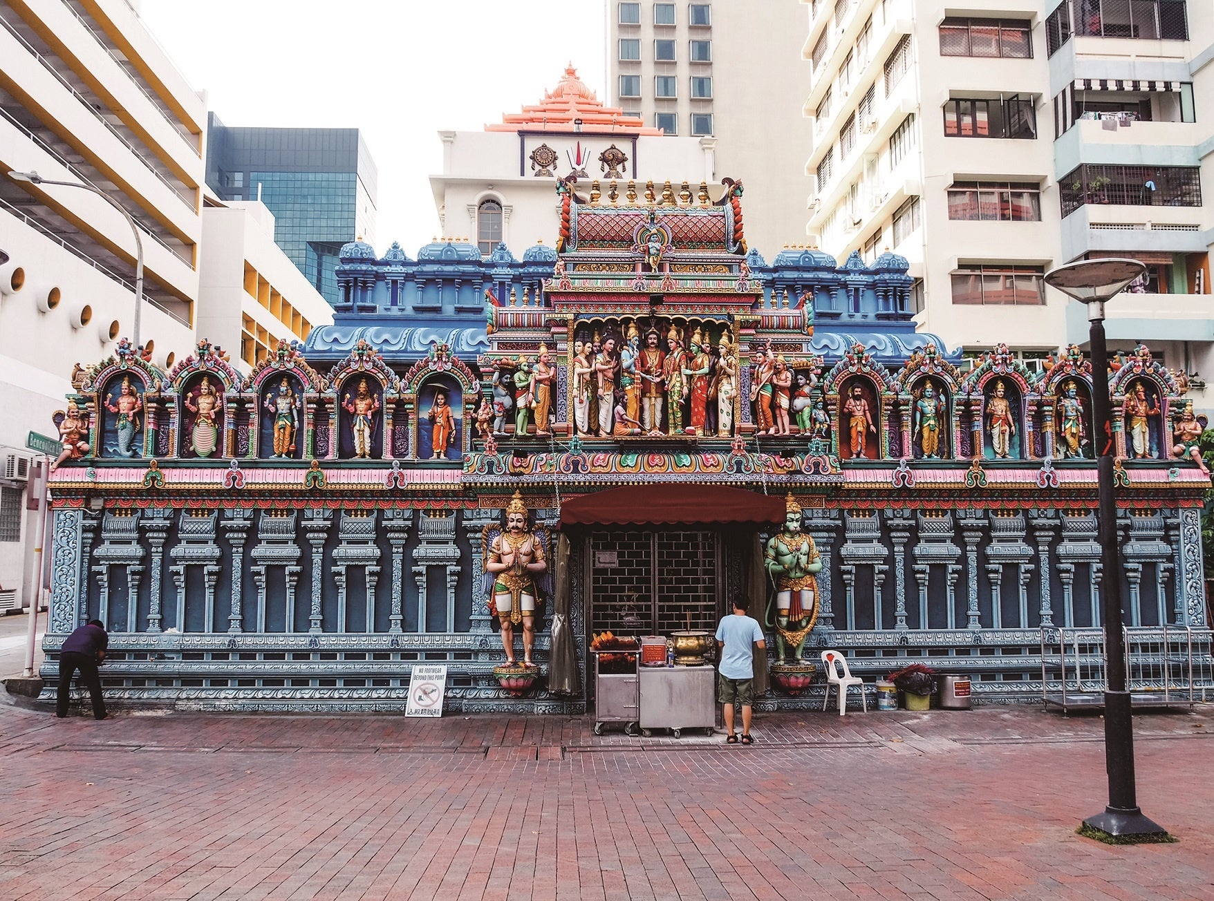 「現地在住日本人ライターが案内する　大人のシンガポール旅」著／芳野郷子（東京ニュース通信社発行）
