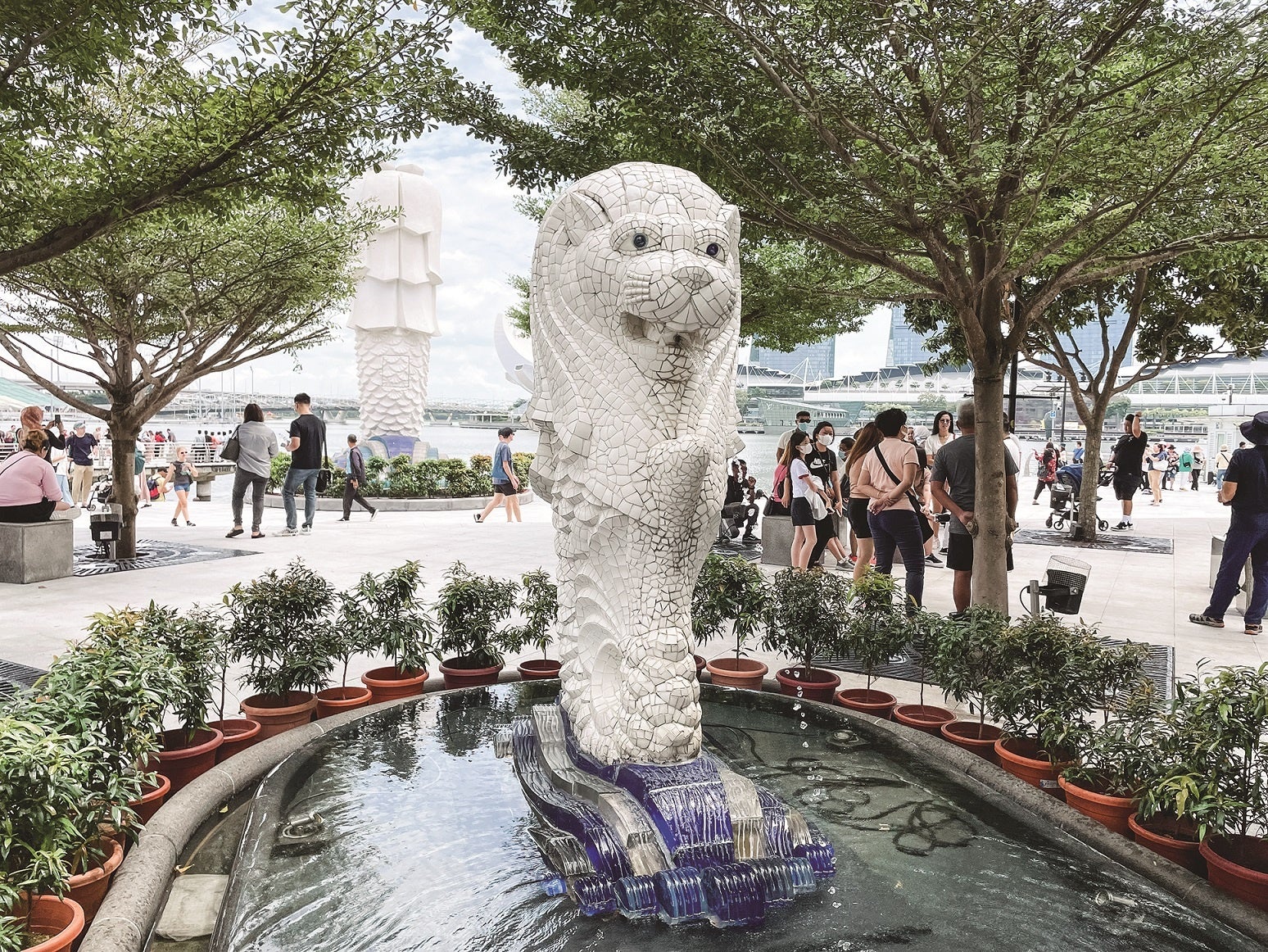 「現地在住日本人ライターが案内する　大人のシンガポール旅」著／芳野郷子（東京ニュース通信社発行）