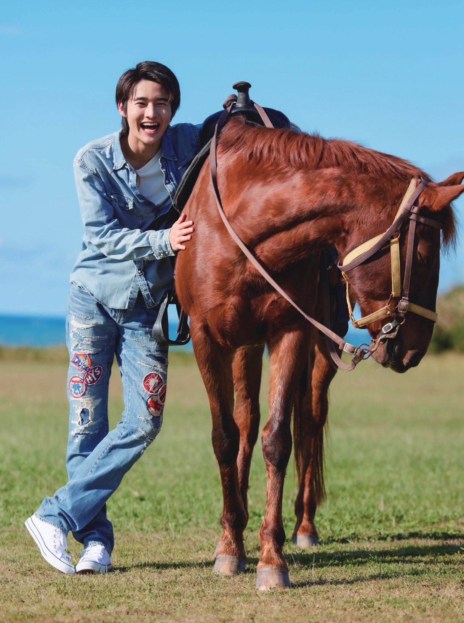 「藤岡真威人1st写真集 EXPRESSIONS」（東京ニュース通信社刊）