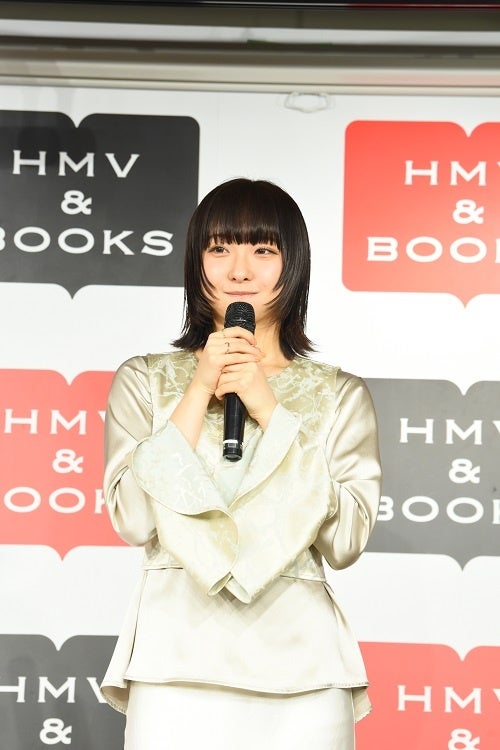 now(ExWHYZ)フォトブック「やみつきガール」(東京ニュース通信社刊)