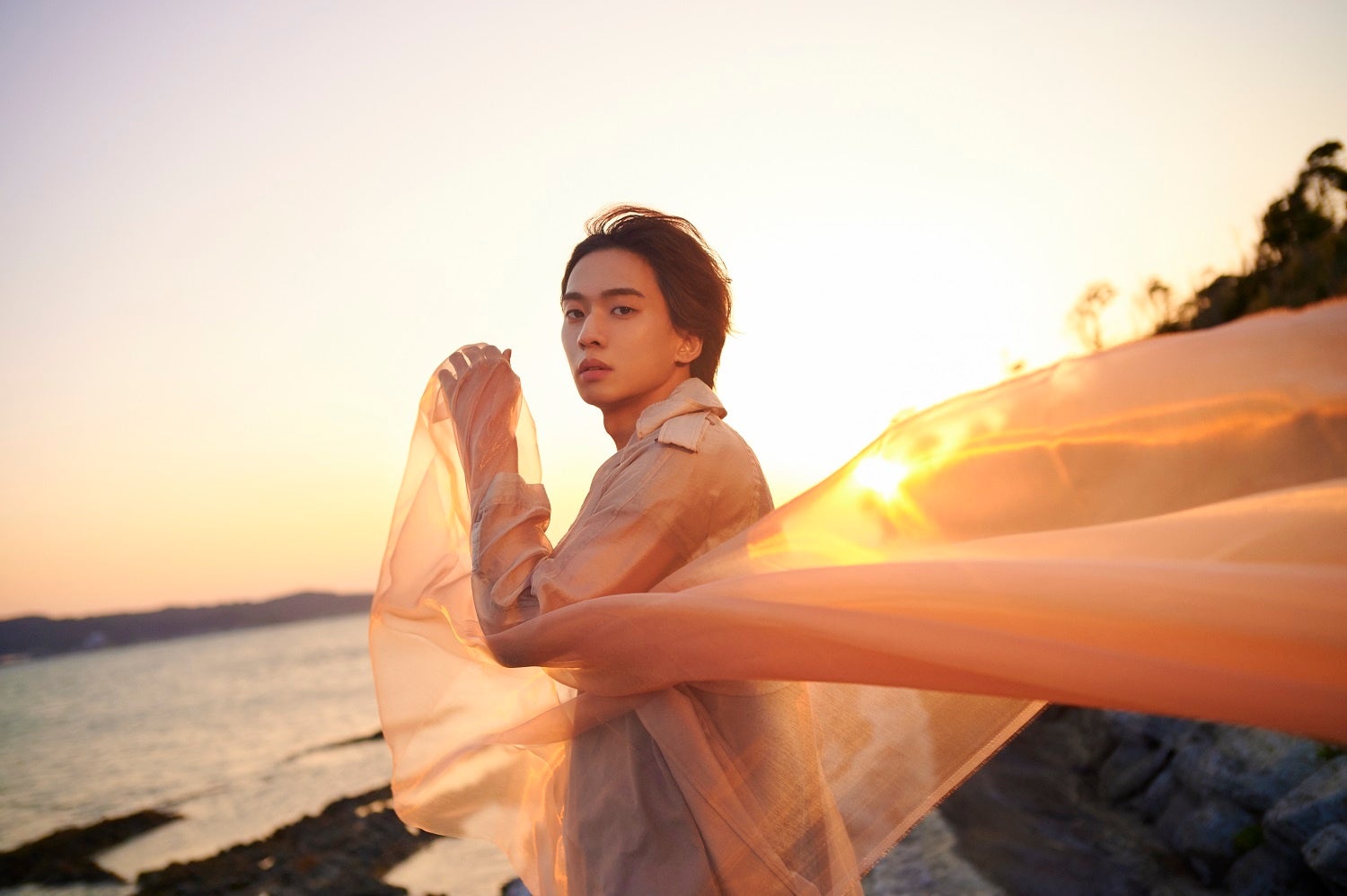 「吉高志音1st写真集(仮)」(東京ニュース通信社刊)