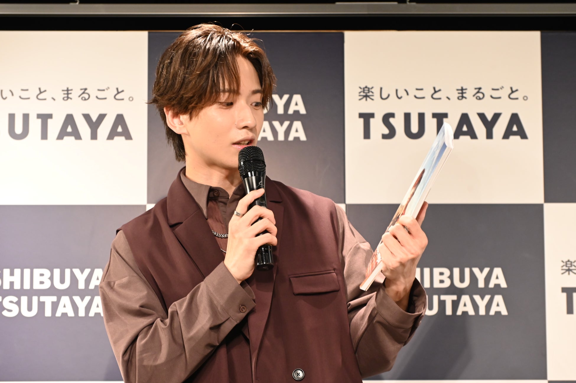 吉高志音1st写真集「Love Myself」(東京ニュース通信社刊)