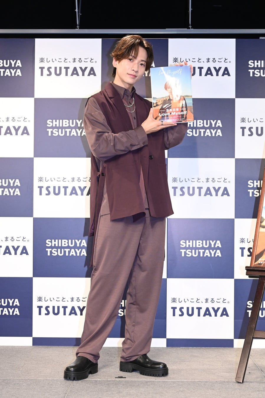吉高志音1st写真集「Love Myself」(東京ニュース通信社刊)