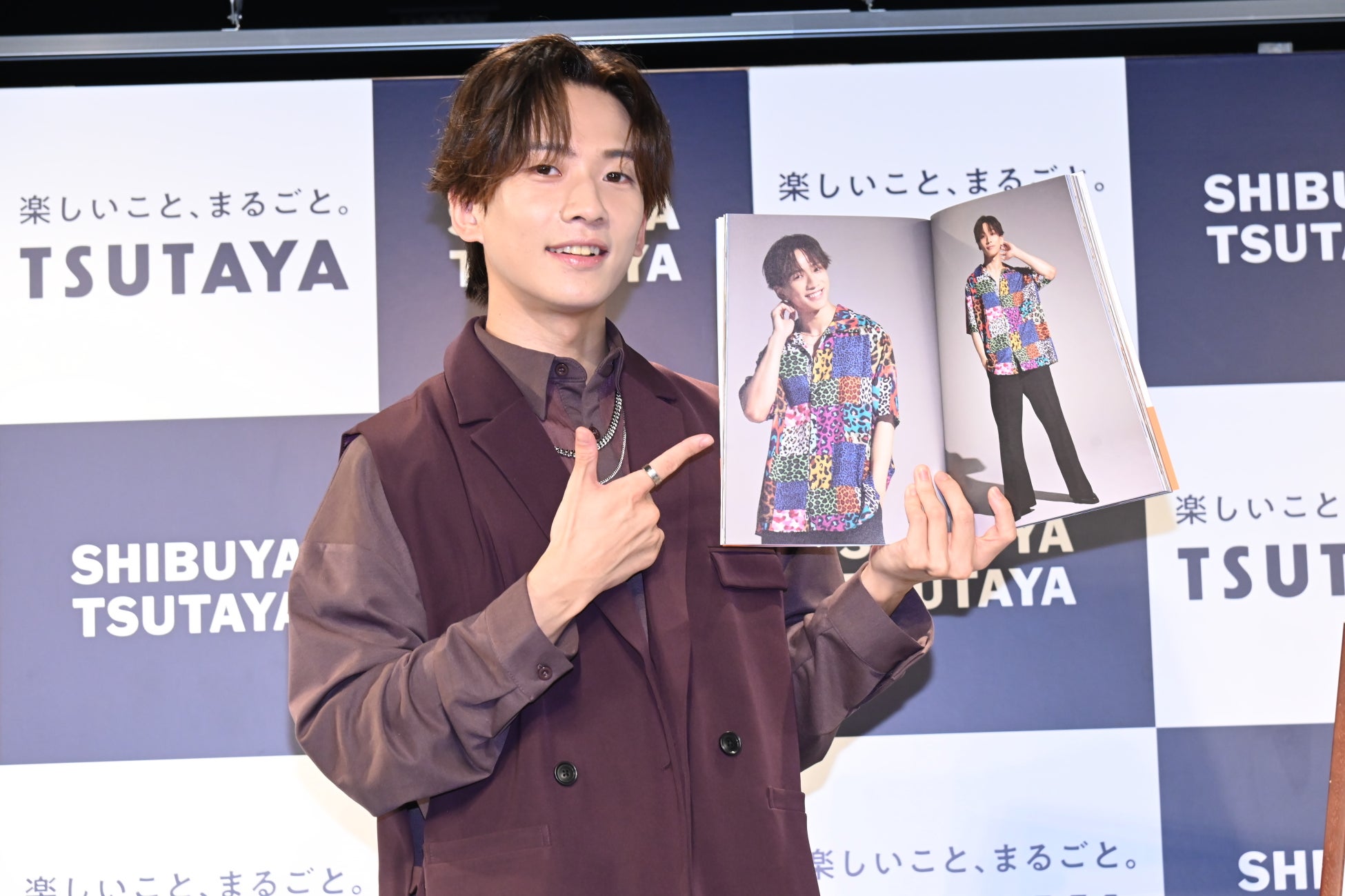 吉高志音1st写真集「Love Myself」(東京ニュース通信社刊)