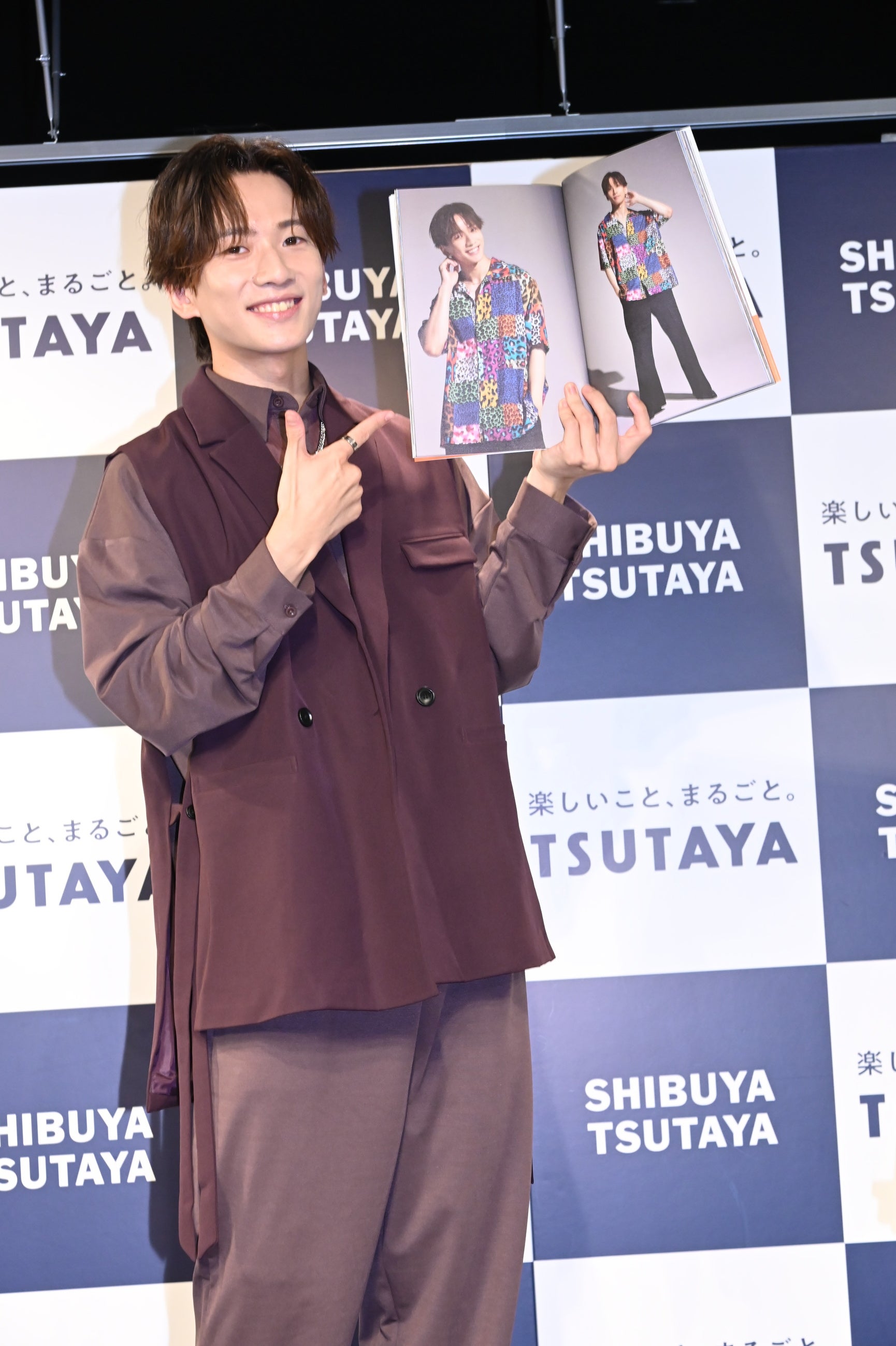 吉高志音1st写真集「Love Myself」(東京ニュース通信社刊)