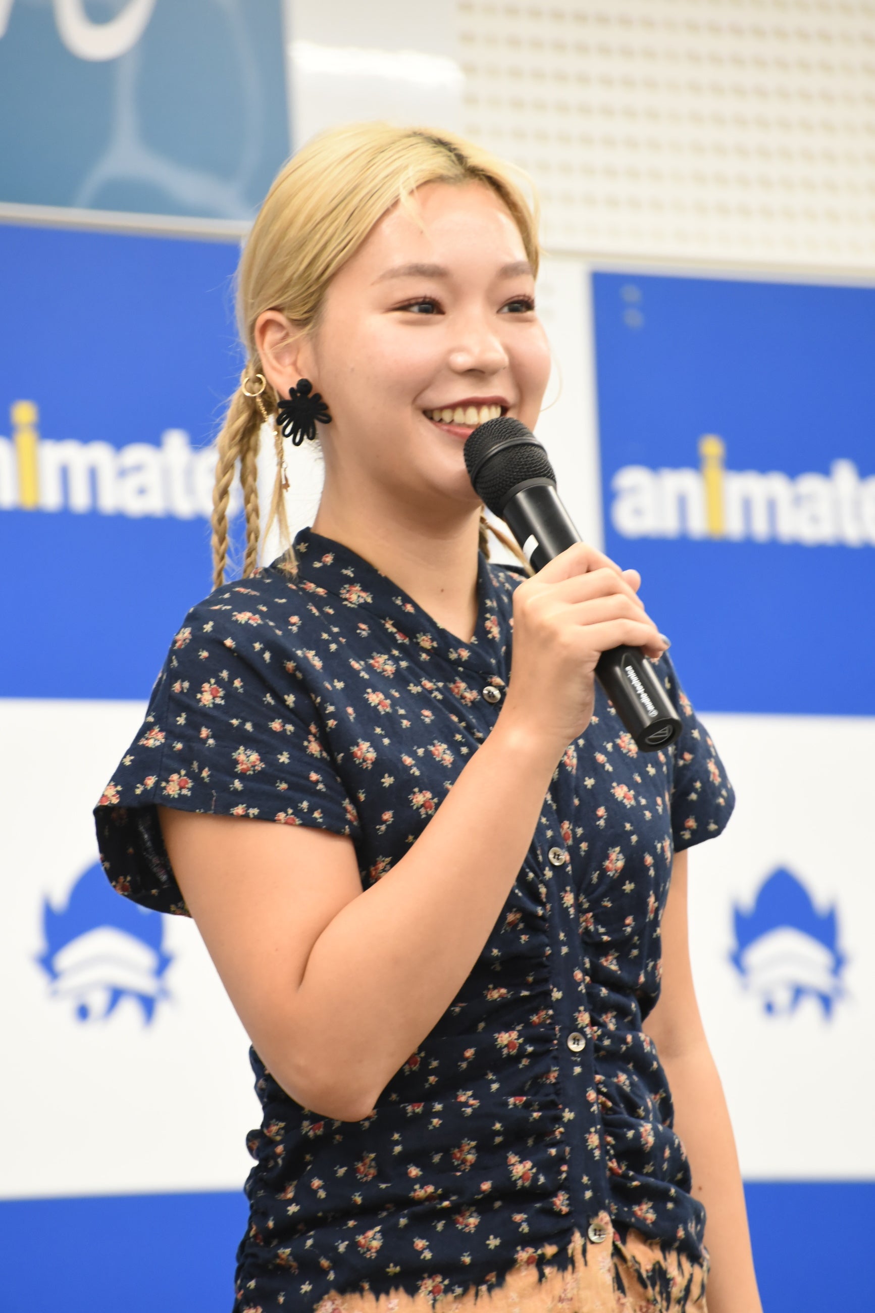 高槻かなこ1st写真集「夜明け」(東京ニュース通信社刊)