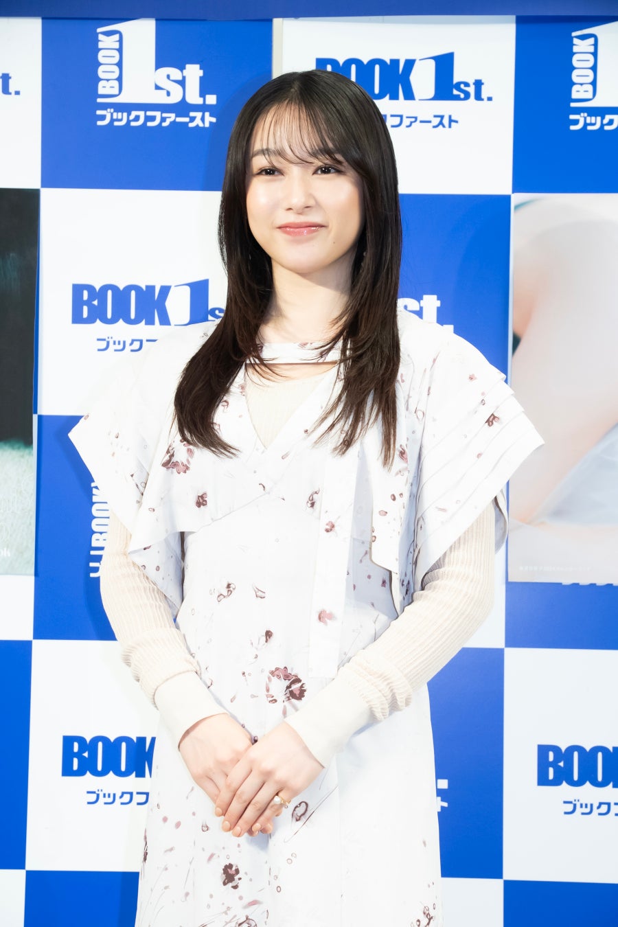 「桜井日奈子2024カレンダーブック」(東京ニュース通信社刊)
