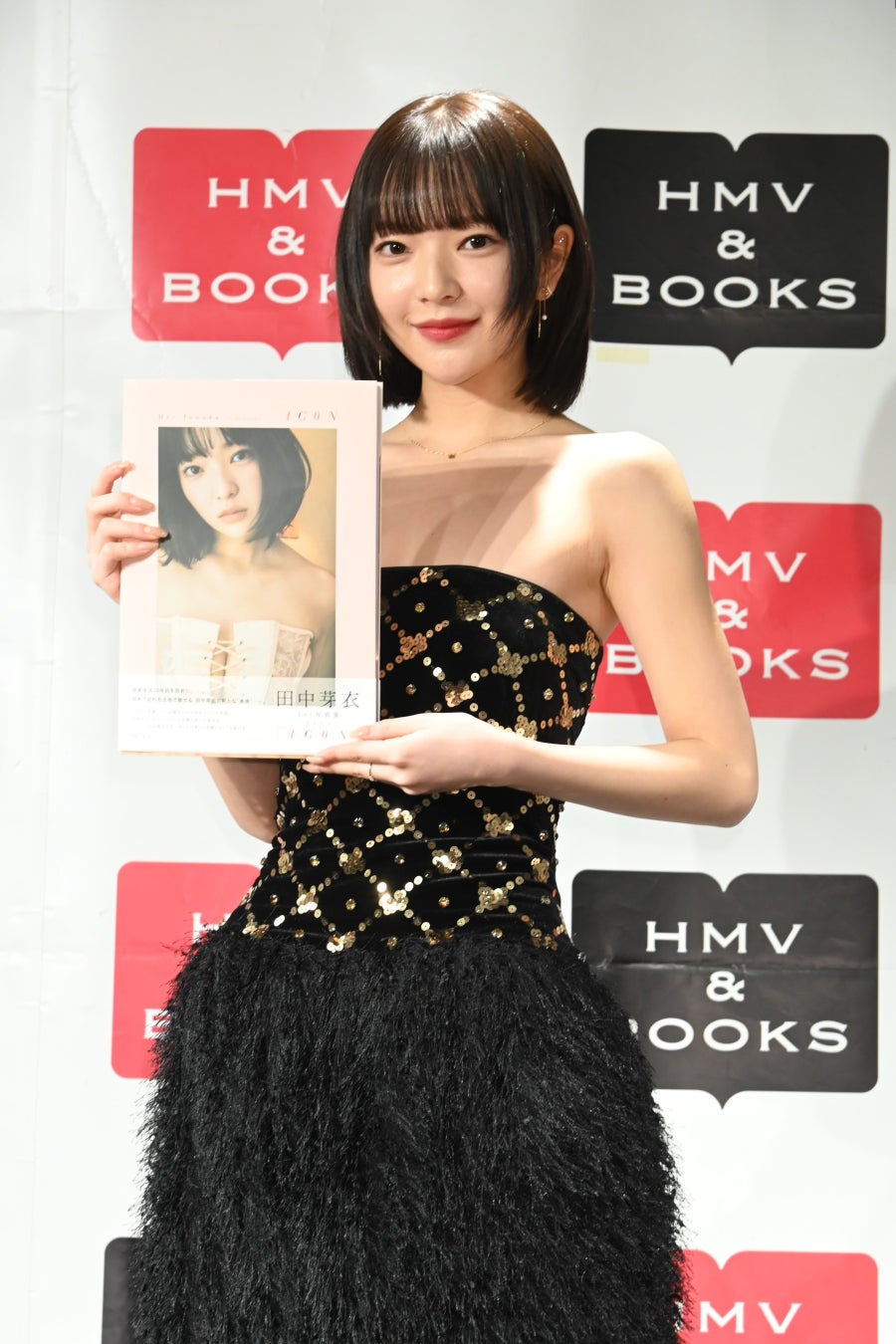 田中芽衣1st写真集「1C0N」(東京ニュース通信社刊)