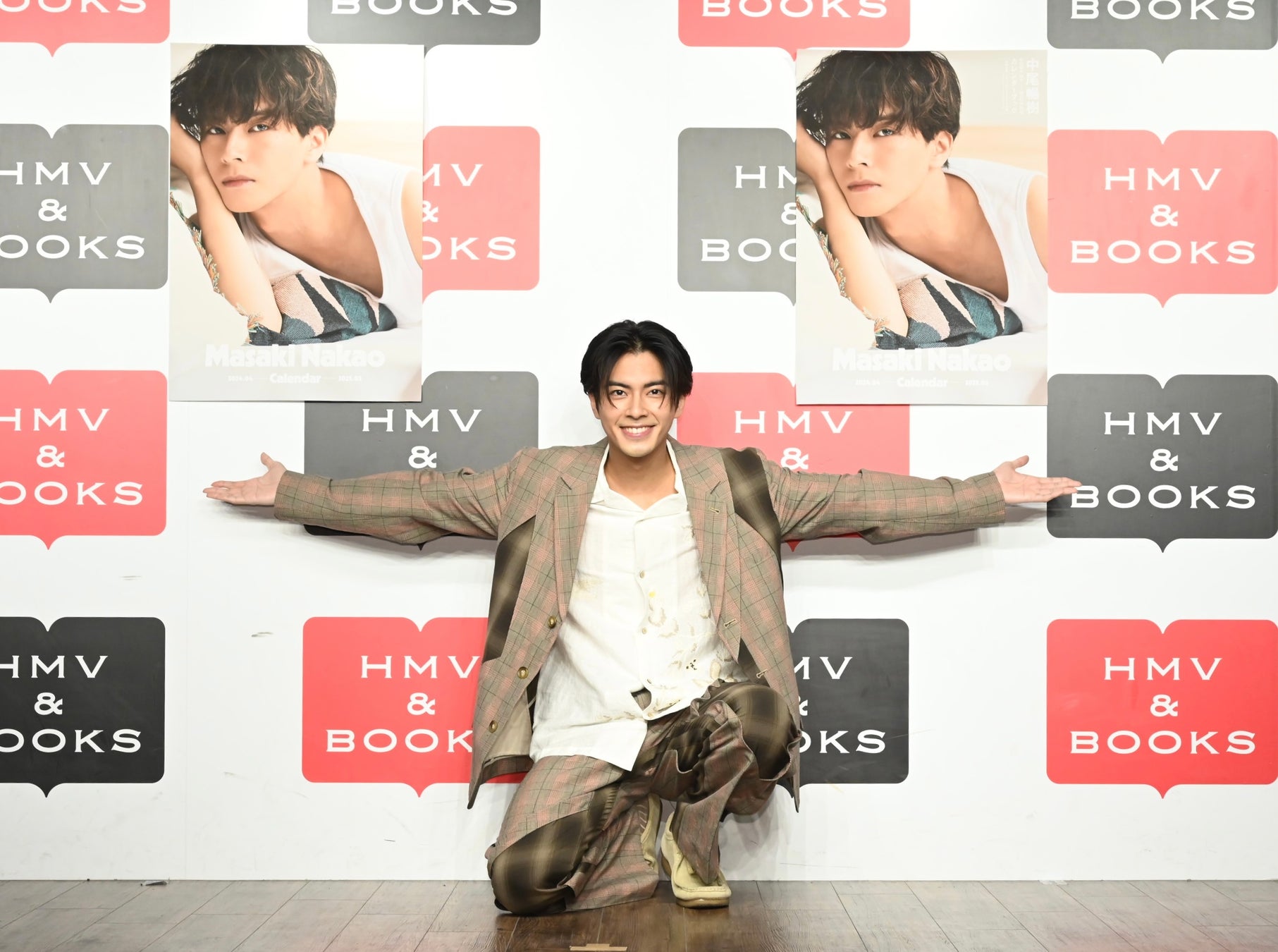 中尾暢樹、カレンダーブック発売イベントに登場!自信作のナチュラルなカレンダーを披露 中尾暢樹、カレンダーブック発売イベントに登場!自信作のナチュラルなカレンダーを披露