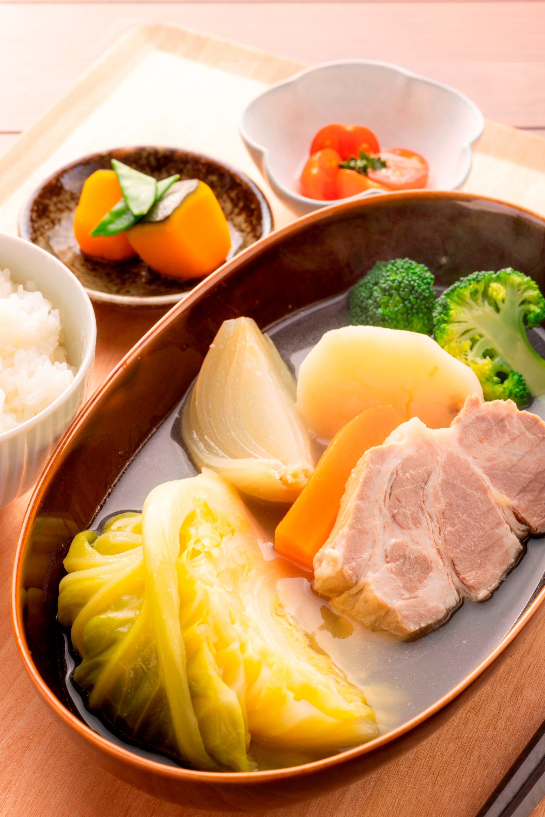 「厨房のありす公式ガイド ありすのやさしいごはんレシピ」（東京ニュース通信社刊）