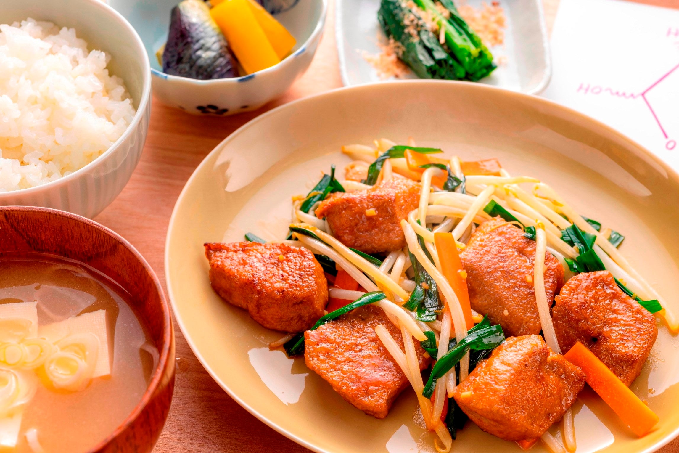 「厨房のありす公式ガイド ありすのやさしいごはんレシピ」（東京ニュース通信社刊）