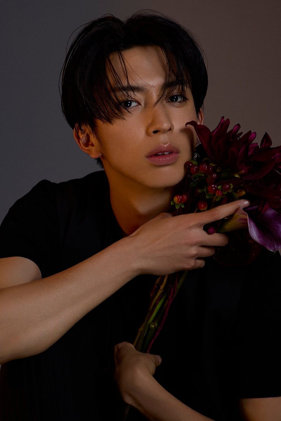 松島勇之介の写真集「トワイライト」発売決定!深い闇と輝く光の美しさを探求 松島勇之介の写真集「トワイライト」発売決定!深い闇と輝く光の美しさを探求