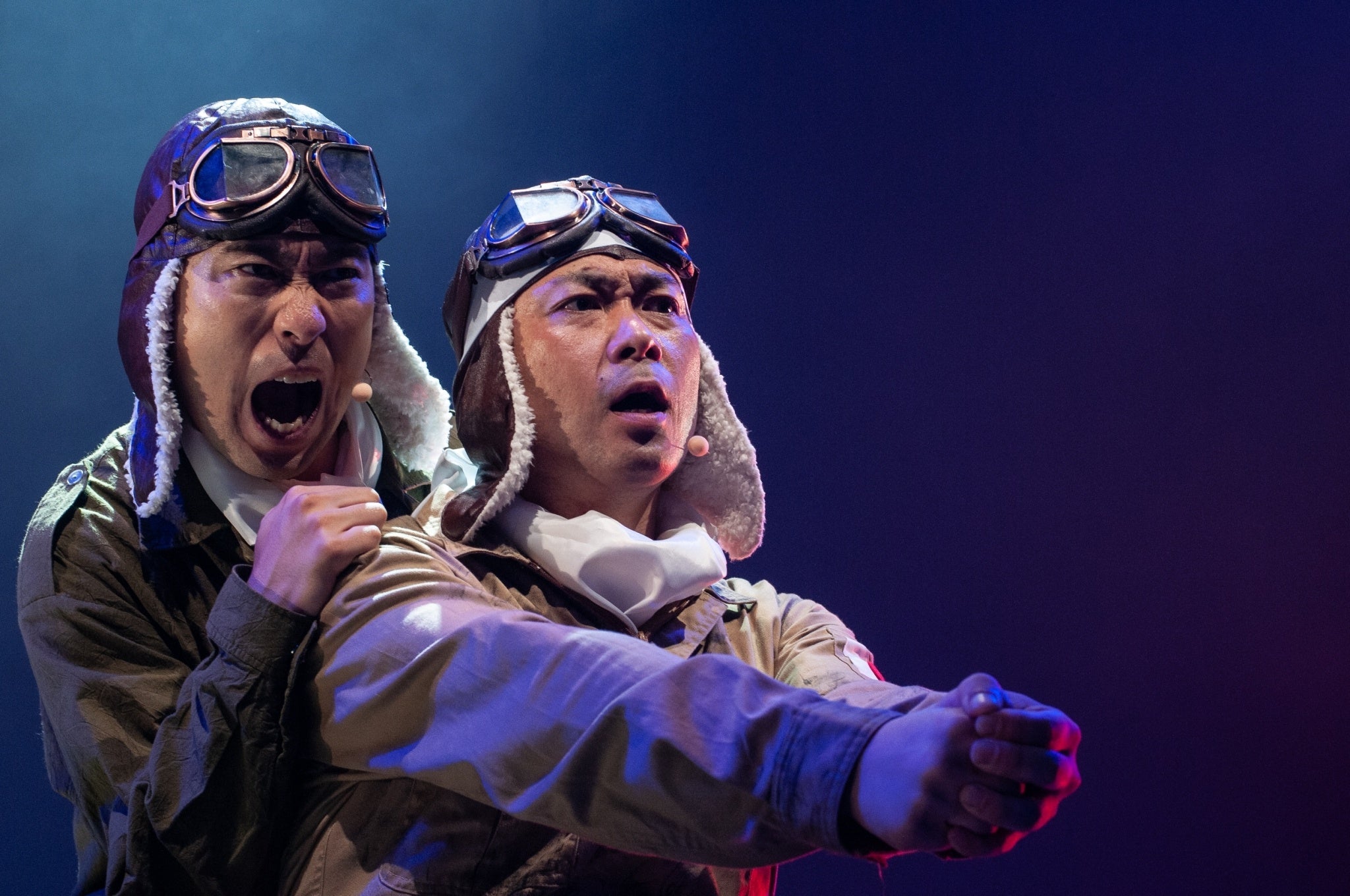 「桜の下で君と　特攻隊の真実を伝えるお笑い芸人の物語」竹森巧／著（東京ニュース通信社発行）