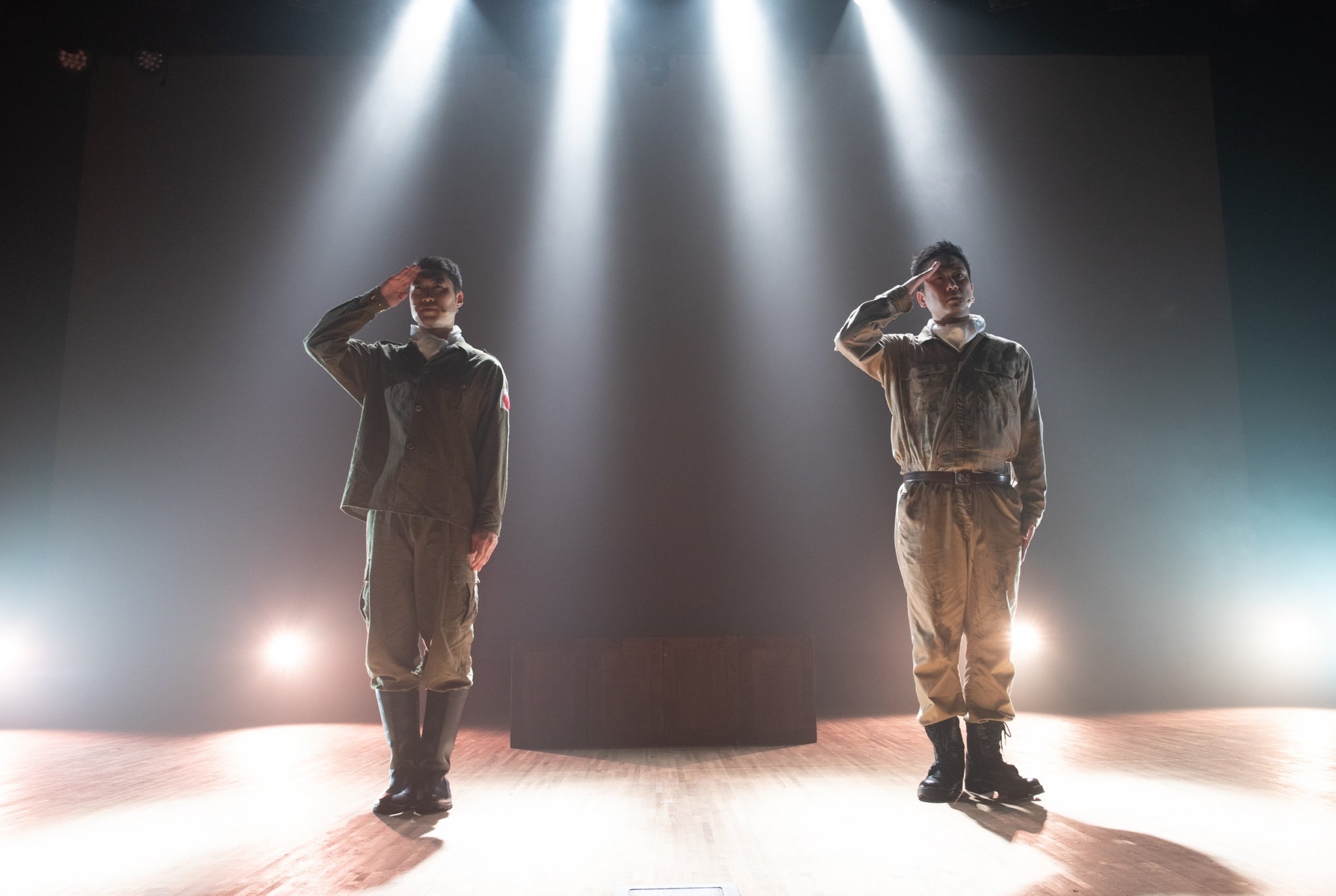 「桜の下で君と　特攻隊の真実を伝えるお笑い芸人の物語」竹森巧／著（東京ニュース通信社発行）