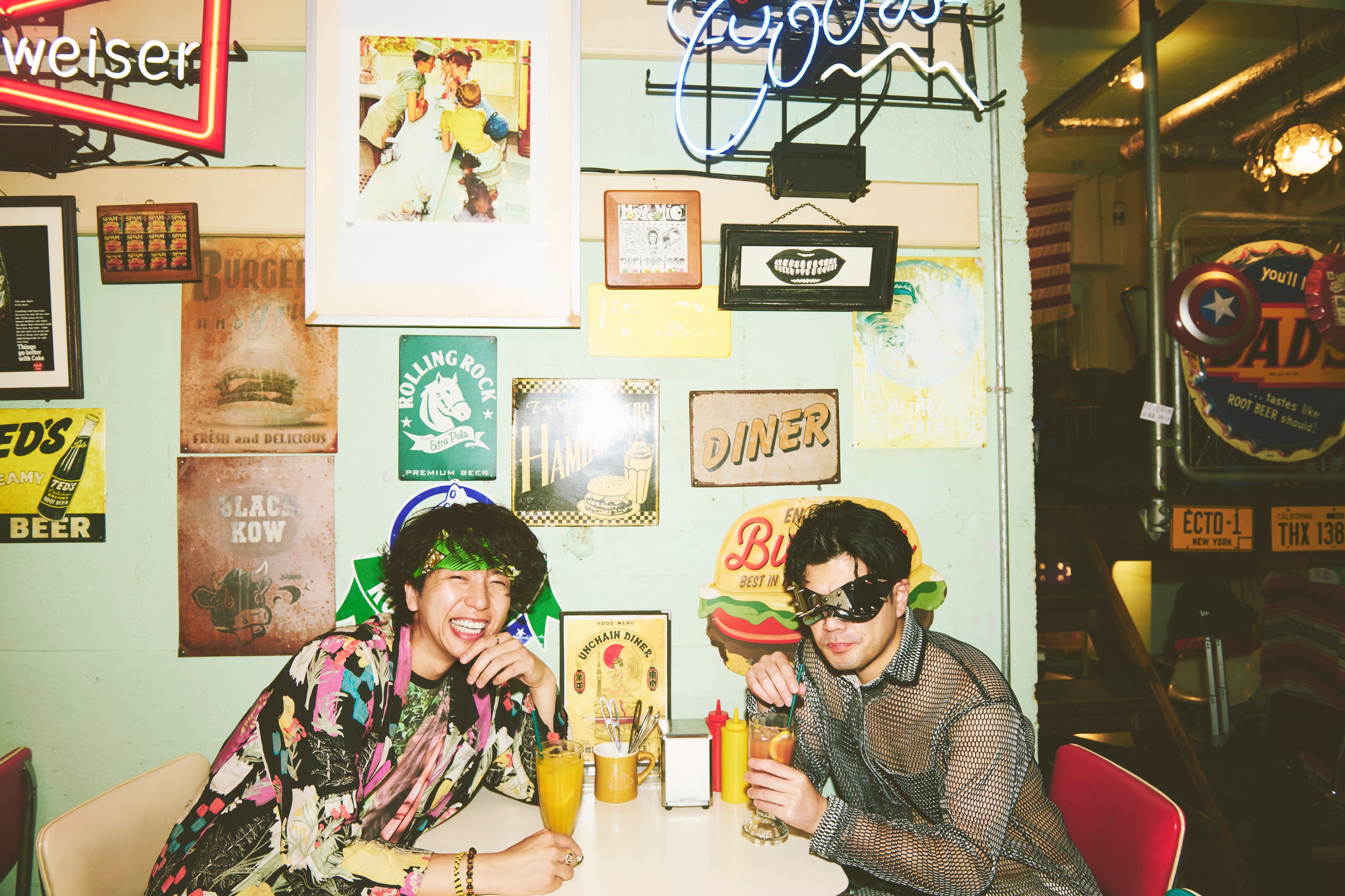 第24号の表紙＆巻頭特集はSUPER EIGHT。音楽と歩んできた20年の