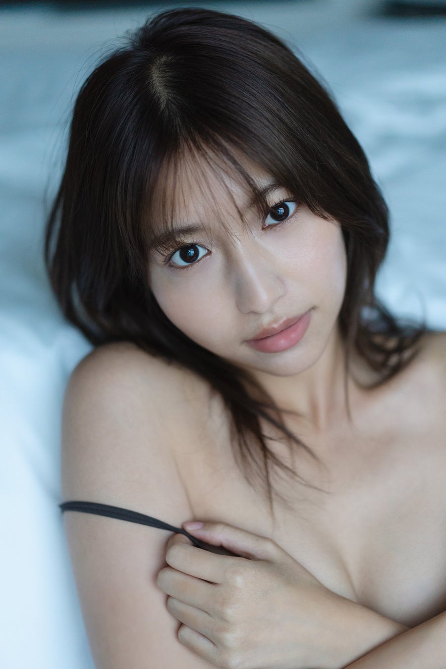 グループ48 ヌード 今年7月、HKT48を卒業した山下エミリーのファースト写真集が12/19(木)に発売決定! 大胆露出や憂いある表情で、“脱アイドル”姿を見せる。 | 株式会社東京ニュース通信社のプレスリリース