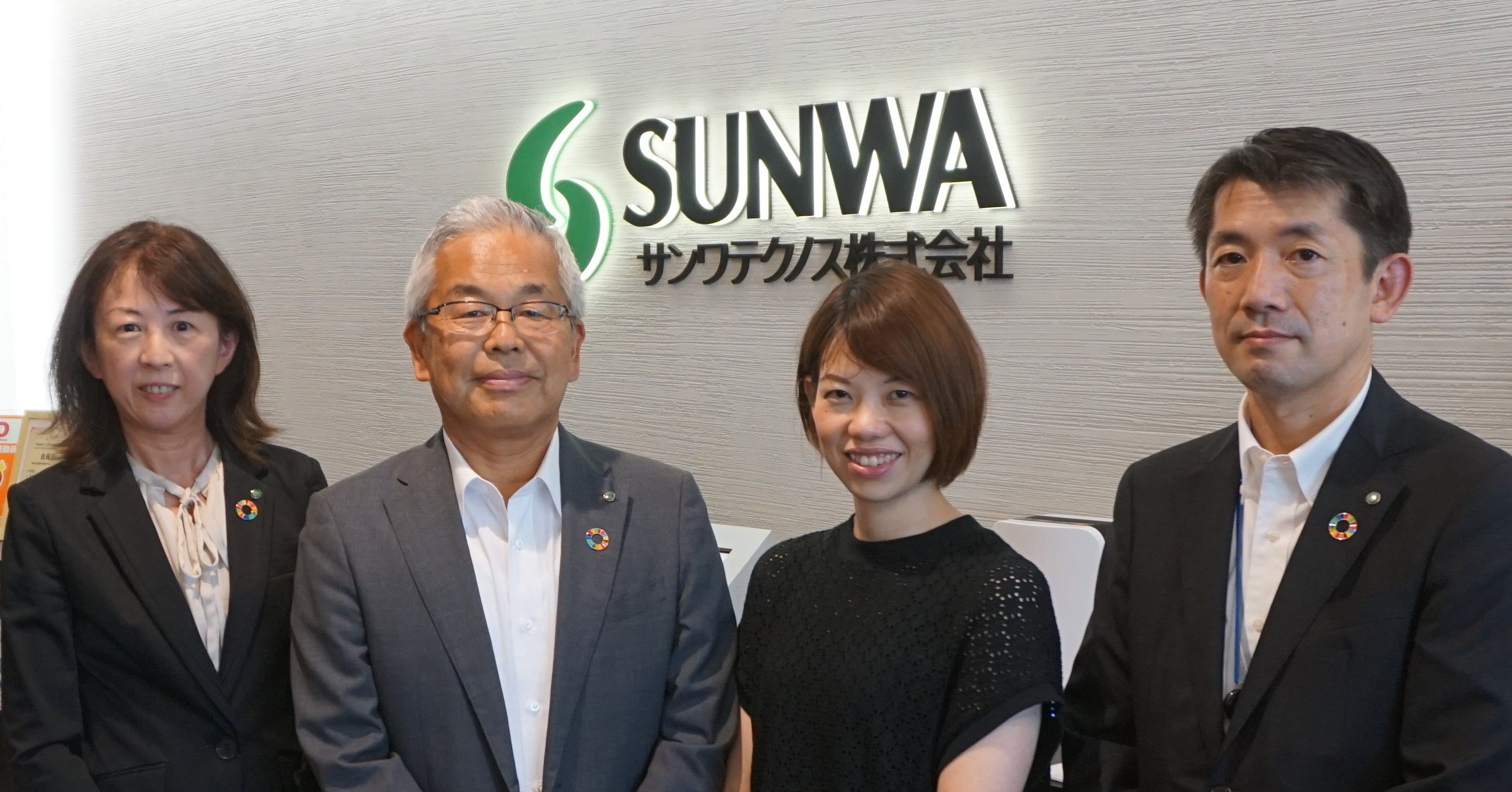 写真左からサンワテクノス　髙橋部長 田中会長 奥山課長 松岡部長 