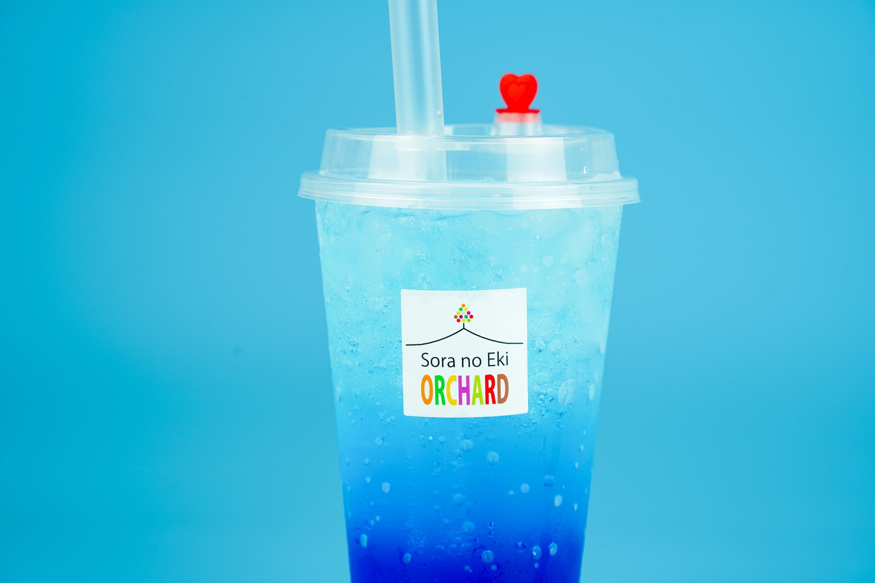 南国ブルーハワイソーダ　400円（税込） 暑くなってきた季節にぴったり。 清涼感満載のブルーハワイソーダです。