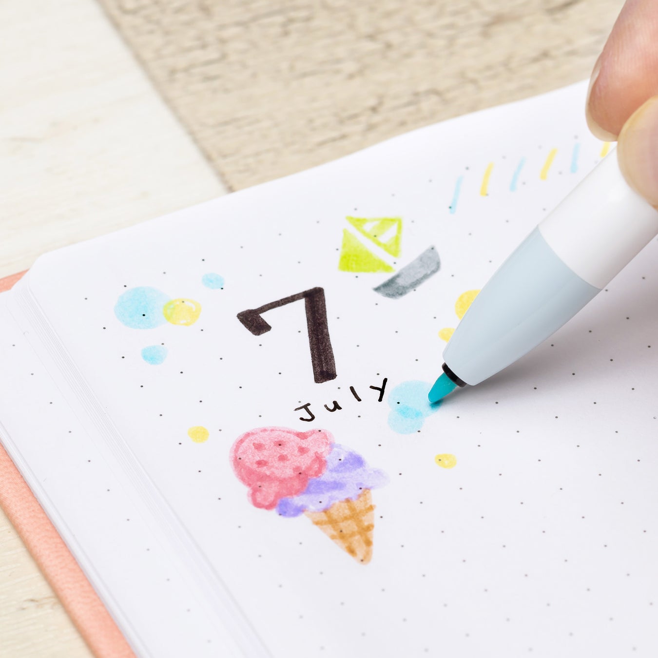 ゼブラ独自開発のキャップがなくても乾かない 1ノック式水性カラーペンに 手帳やノートが可愛くまとまる優しい色合いの新色が登場 クリッカート 新色 6月6日 月 発売 ゼブラ株式会社のプレスリリース ゼブラ独自開発のキャップがなくても乾かない 1ノック式水性カラーペンに 手帳やノートが可愛くまとまる優しい色合いの新色が登場 クリッカート 新色 6月6日 月 発売 ゼブラ株式会社のプレスリリース