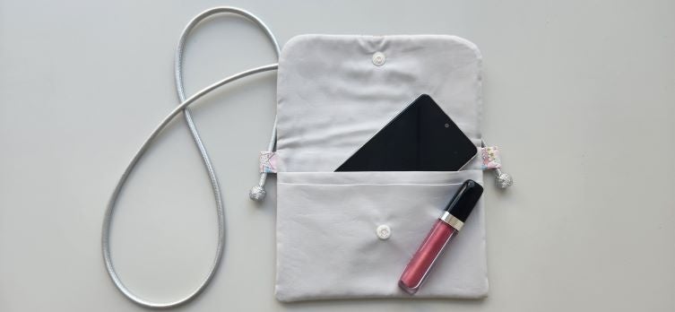 リバティプリントのマルチケース