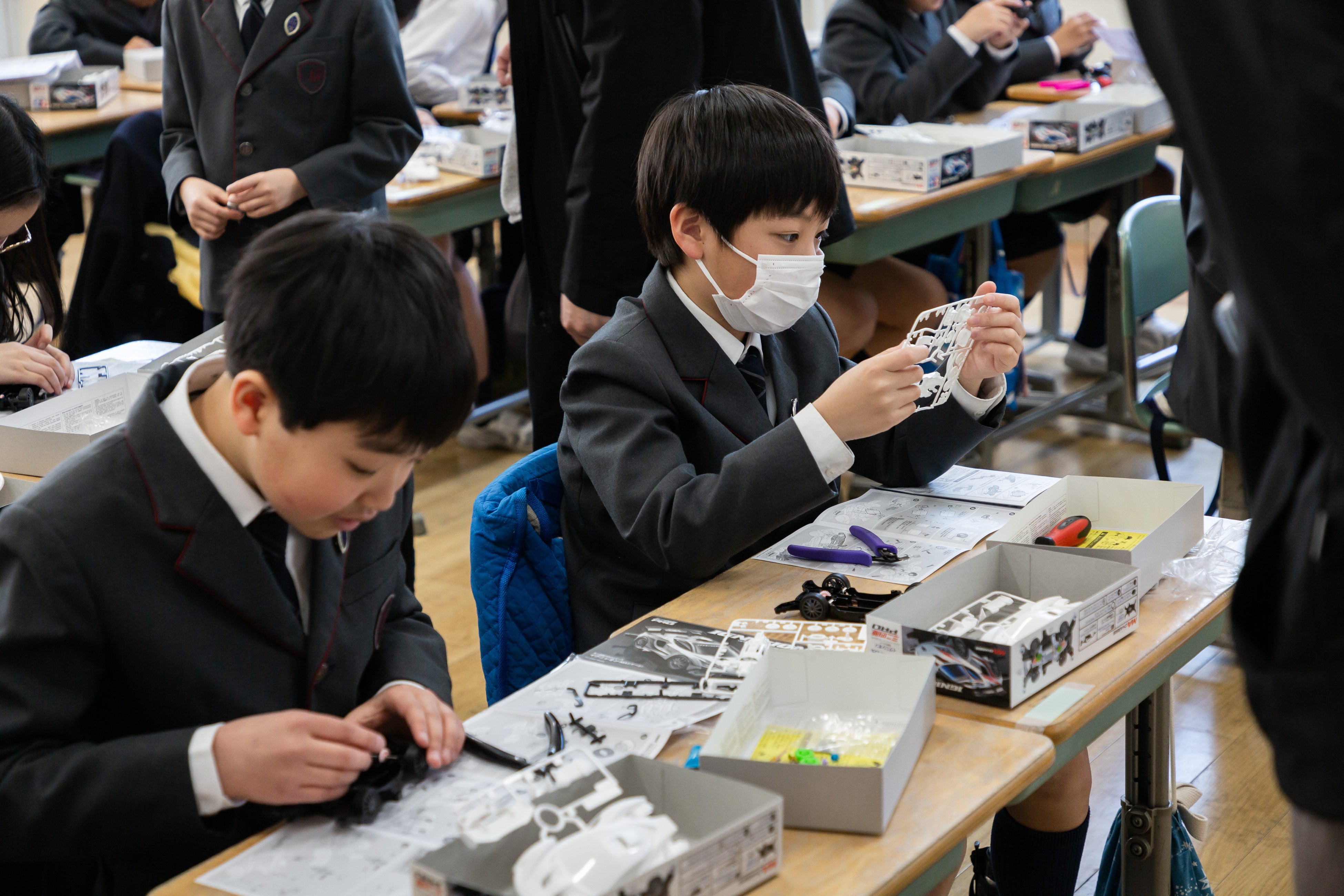 日産×タミヤ×新渡戸文化学園、“没入型”で電気自動車を学ぶ特別授業