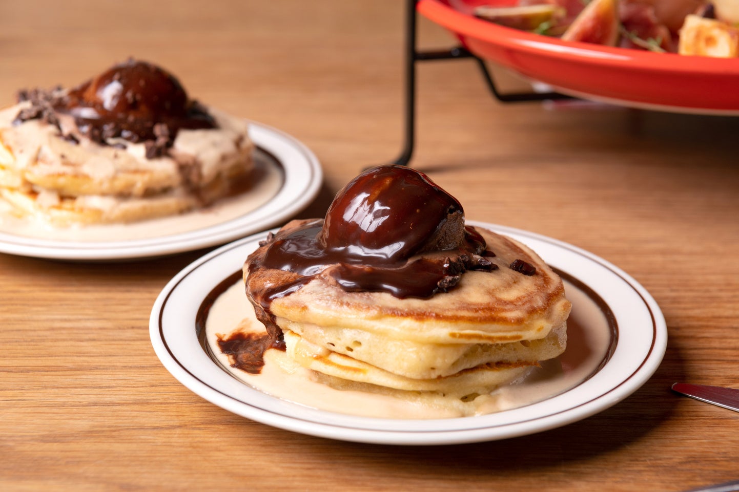 選べるミニパンケーキ（プレーン＆バニラアイス、マカダミアナッツとチョコレートアイス、ミックスベリー&マスカルポーネチーズの3種より）