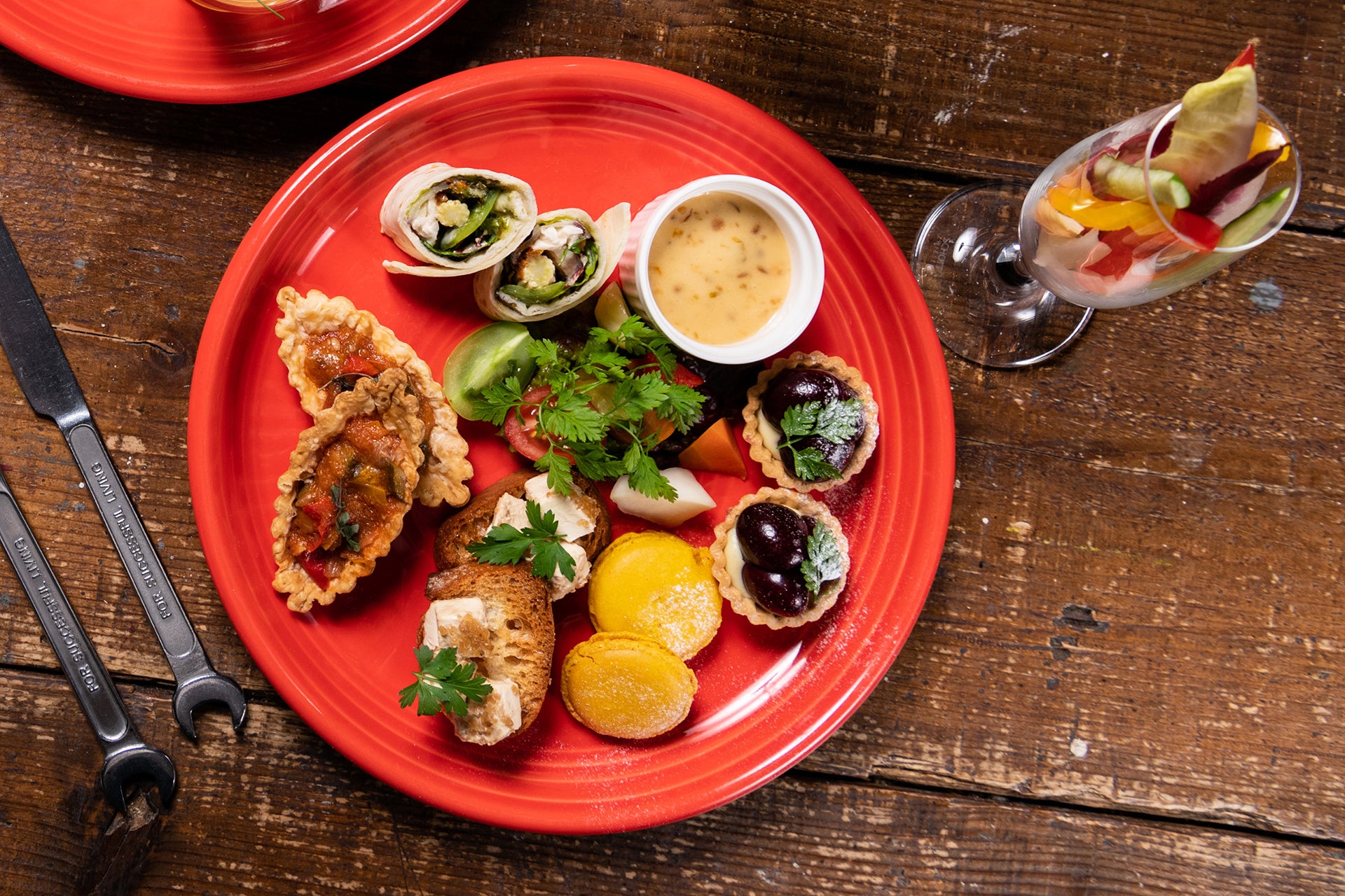 ライフスタイルブランドDIESELが手がけるグロリアスチェーンカフェに