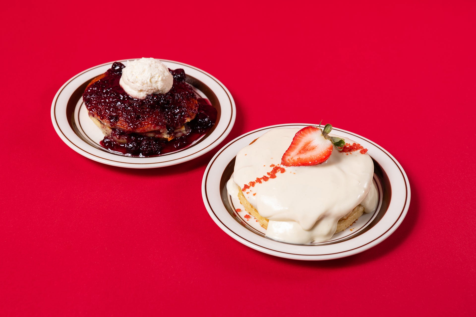 【パンケーキ】ミックスベリー&マスカルポーネチーズのミニパンケーキ、いちごとクリームチーズのミニパンケーキ、プレーン&バニラアイスのミニパンケーキの中からおひとり様一種お選びいただけます。